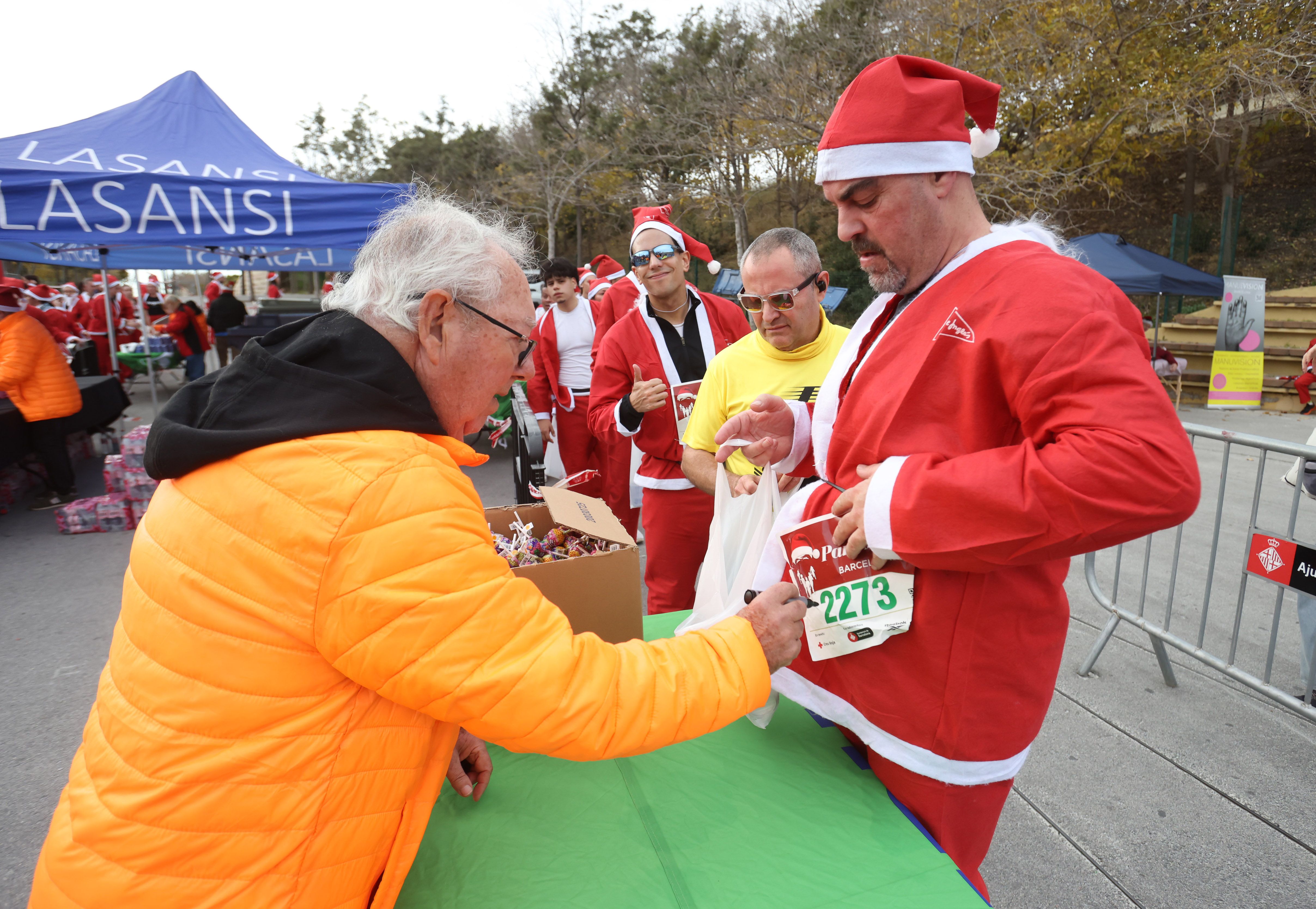 Las mejores fotos de la Carrera de Papá Noel de Barcelona 2024. 613