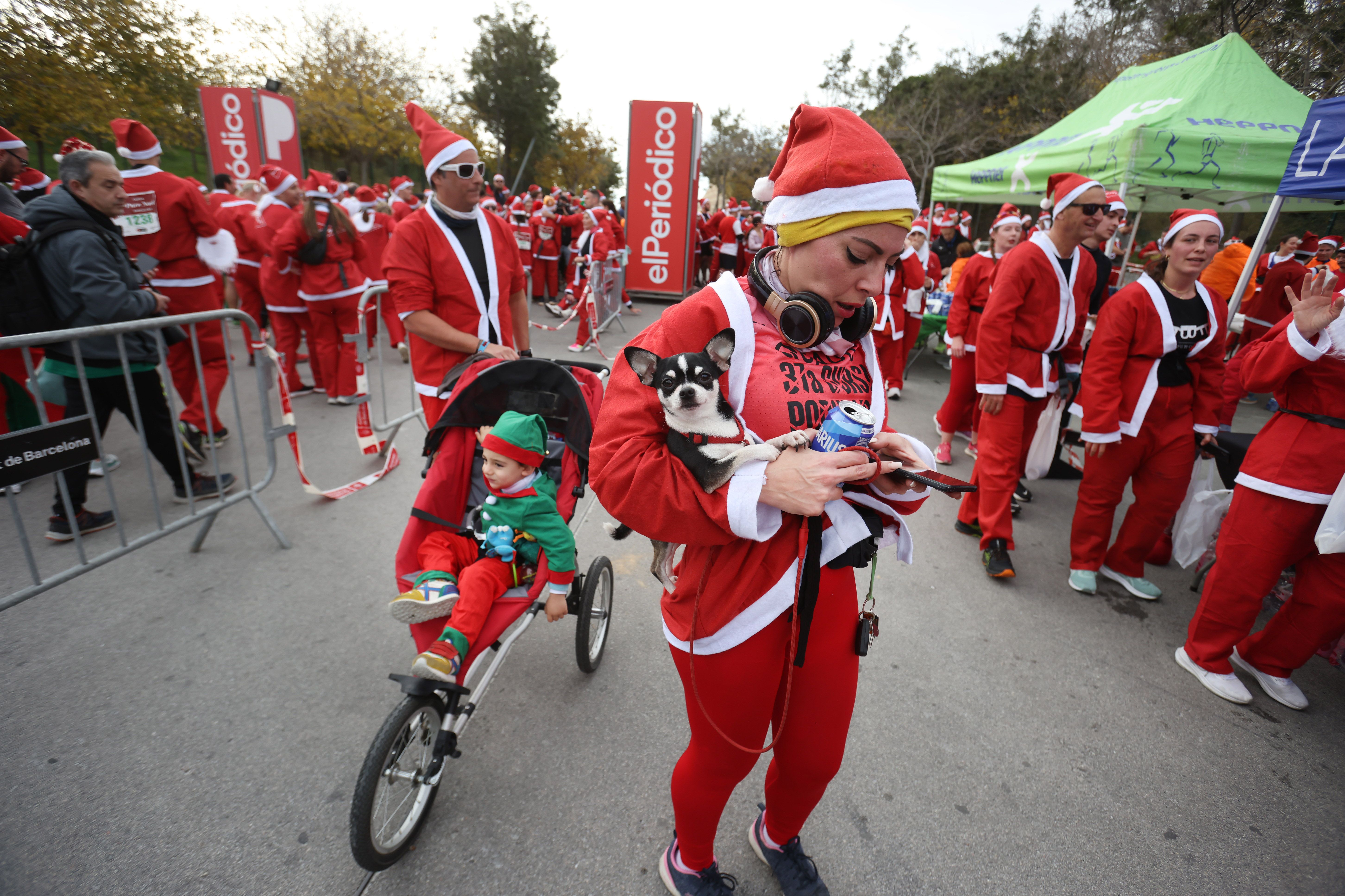 Las mejores fotos de la Carrera de Papá Noel de Barcelona 2024. 617