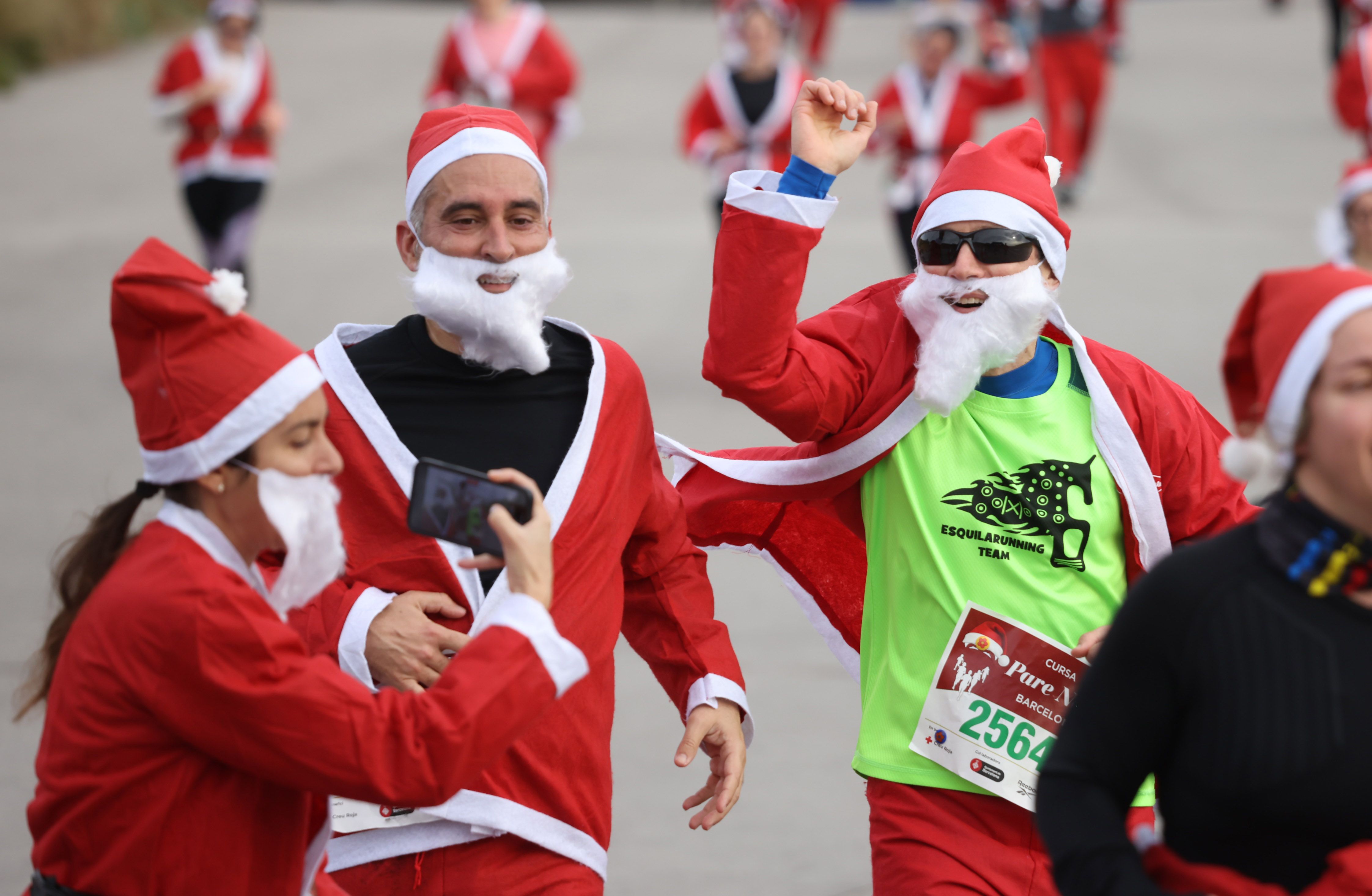 Las mejores fotos de la Carrera de Papá Noel de Barcelona 2024. 635