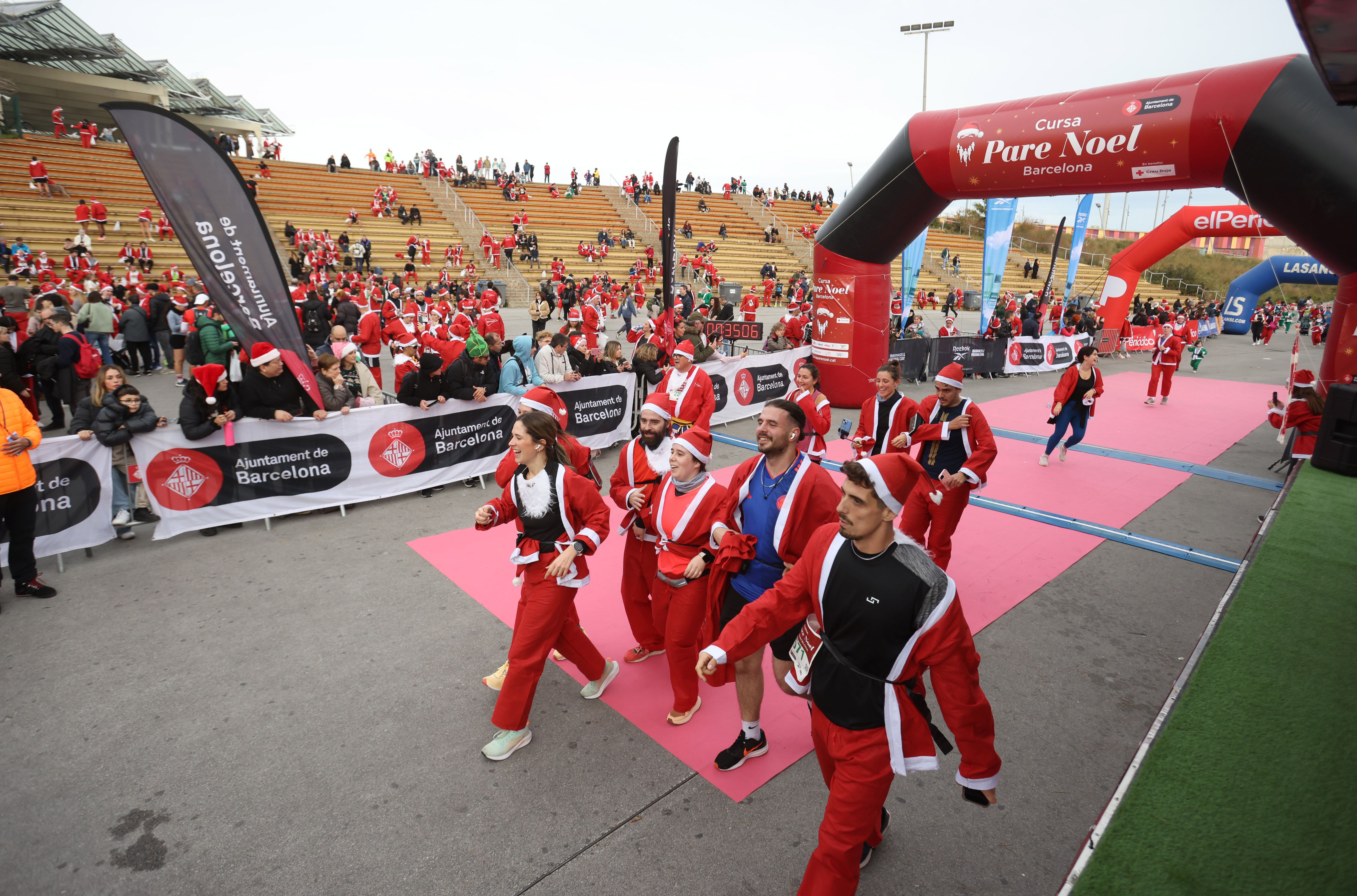 Las mejores fotos de la Carrera de Papá Noel de Barcelona 2024. 686