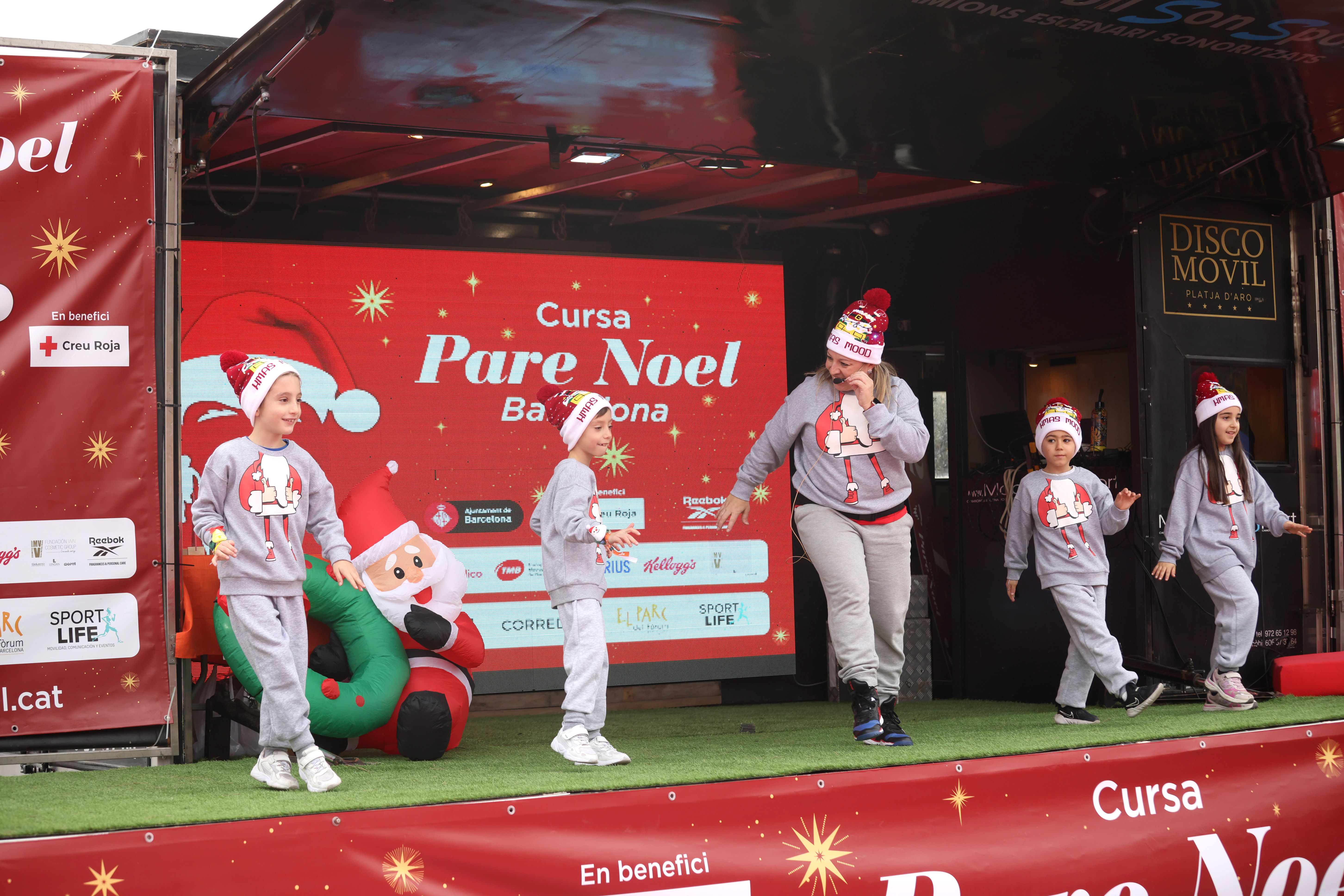 Las mejores fotos de la Carrera de Papá Noel de Barcelona 2024. 705