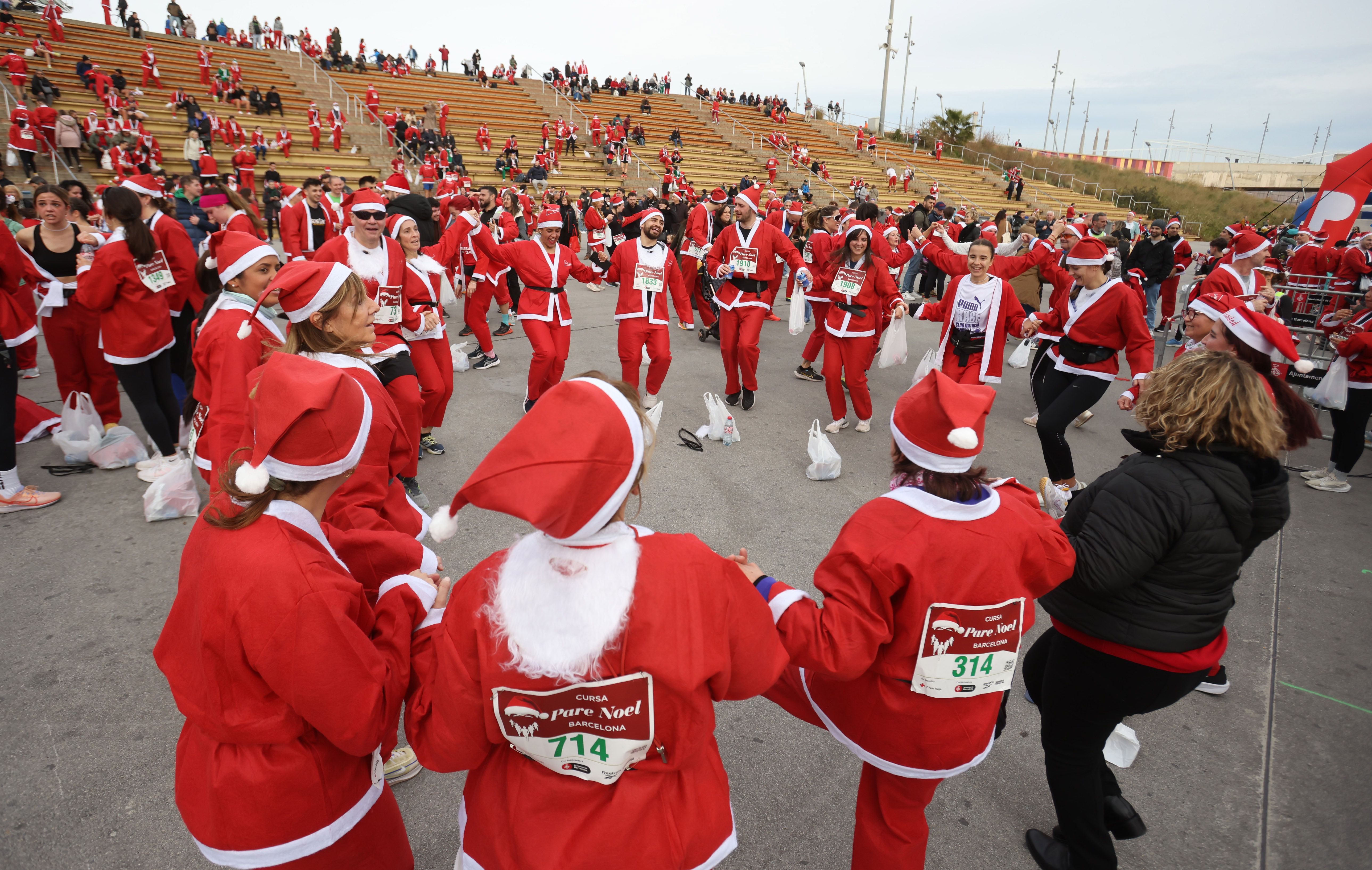 Las mejores fotos de la Carrera de Papá Noel de Barcelona 2024. 722