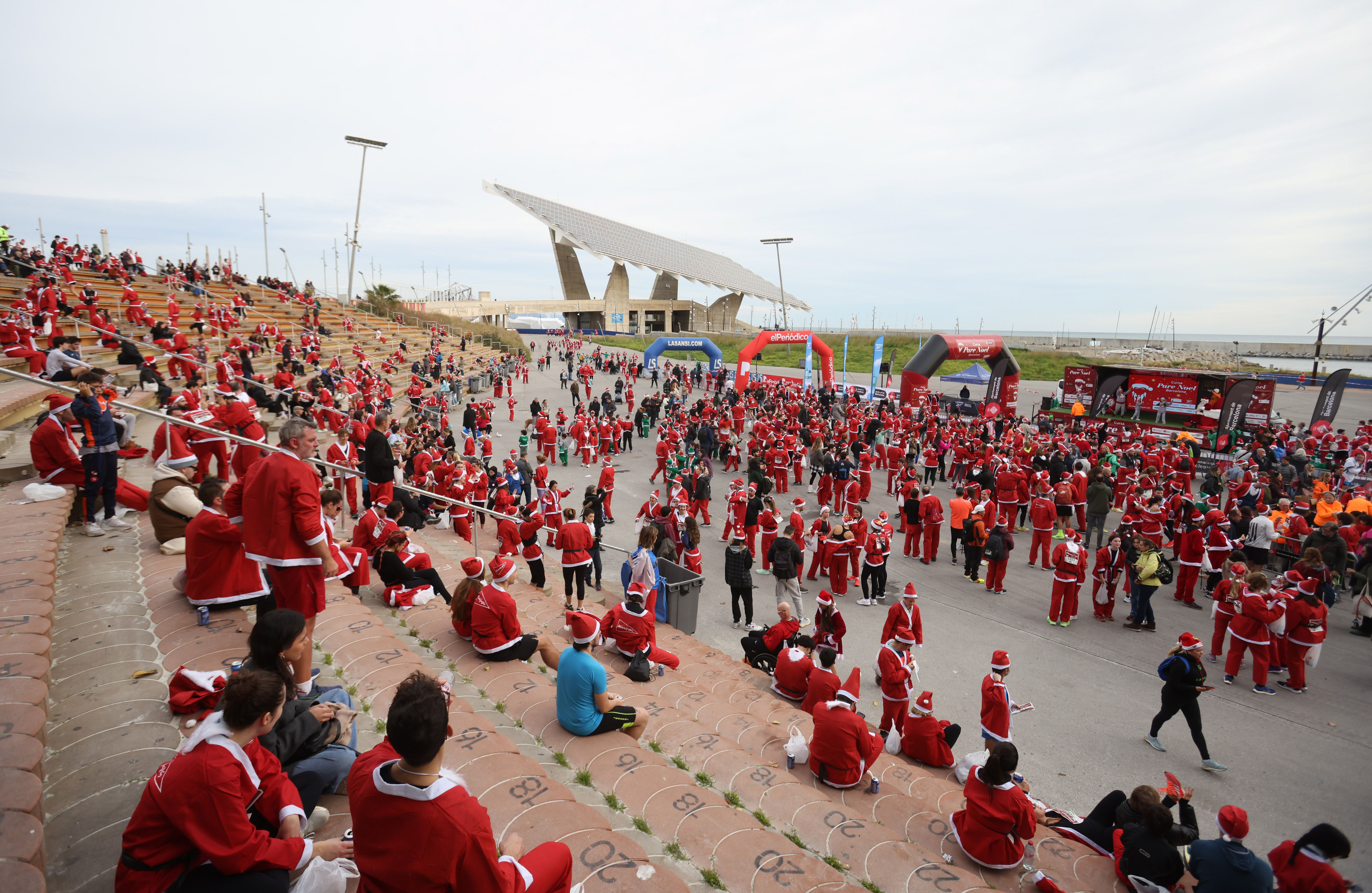 Las mejores fotos de la Carrera de Papá Noel de Barcelona 2024. 741