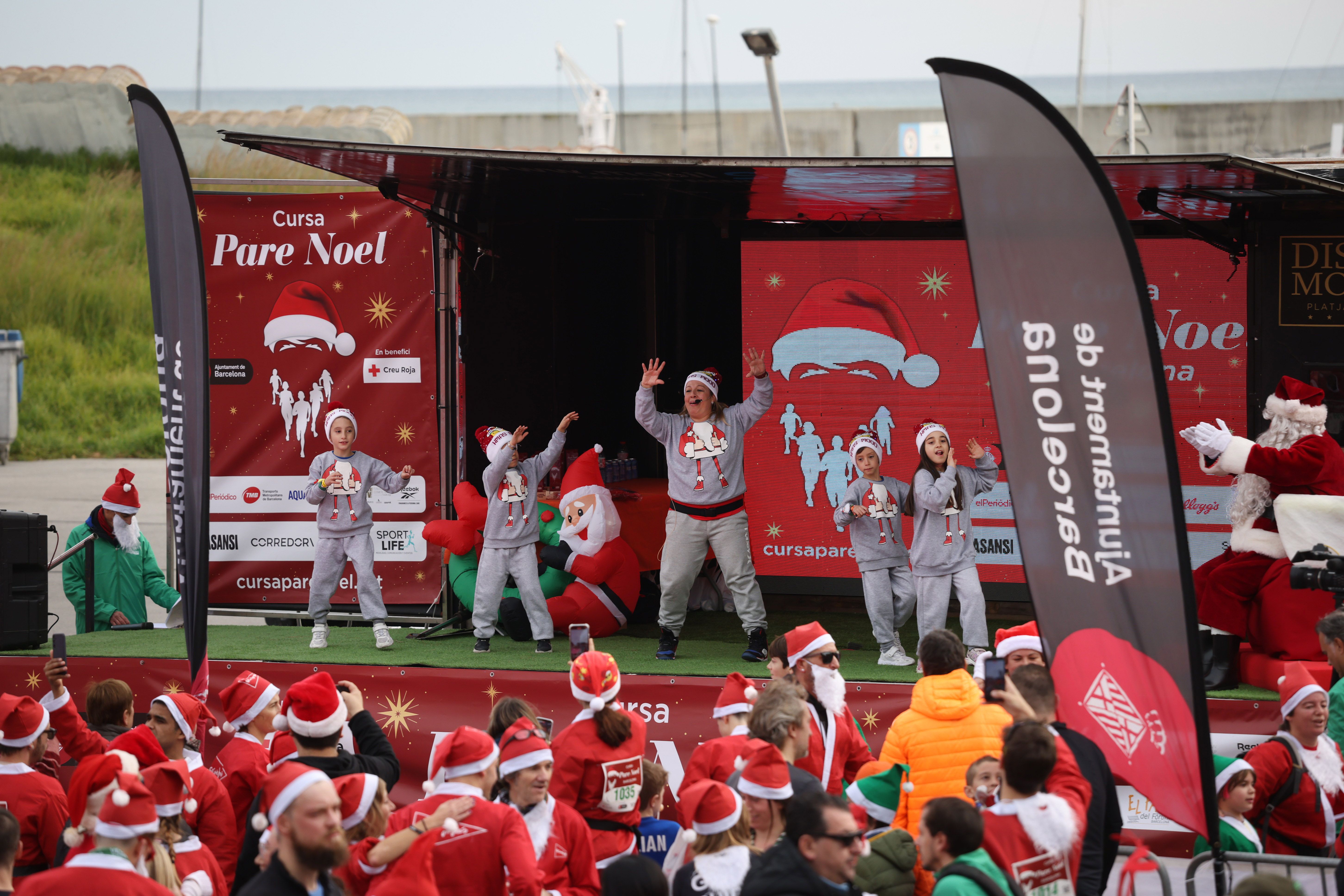 Las mejores fotos de la Carrera de Papá Noel de Barcelona 2024. 747