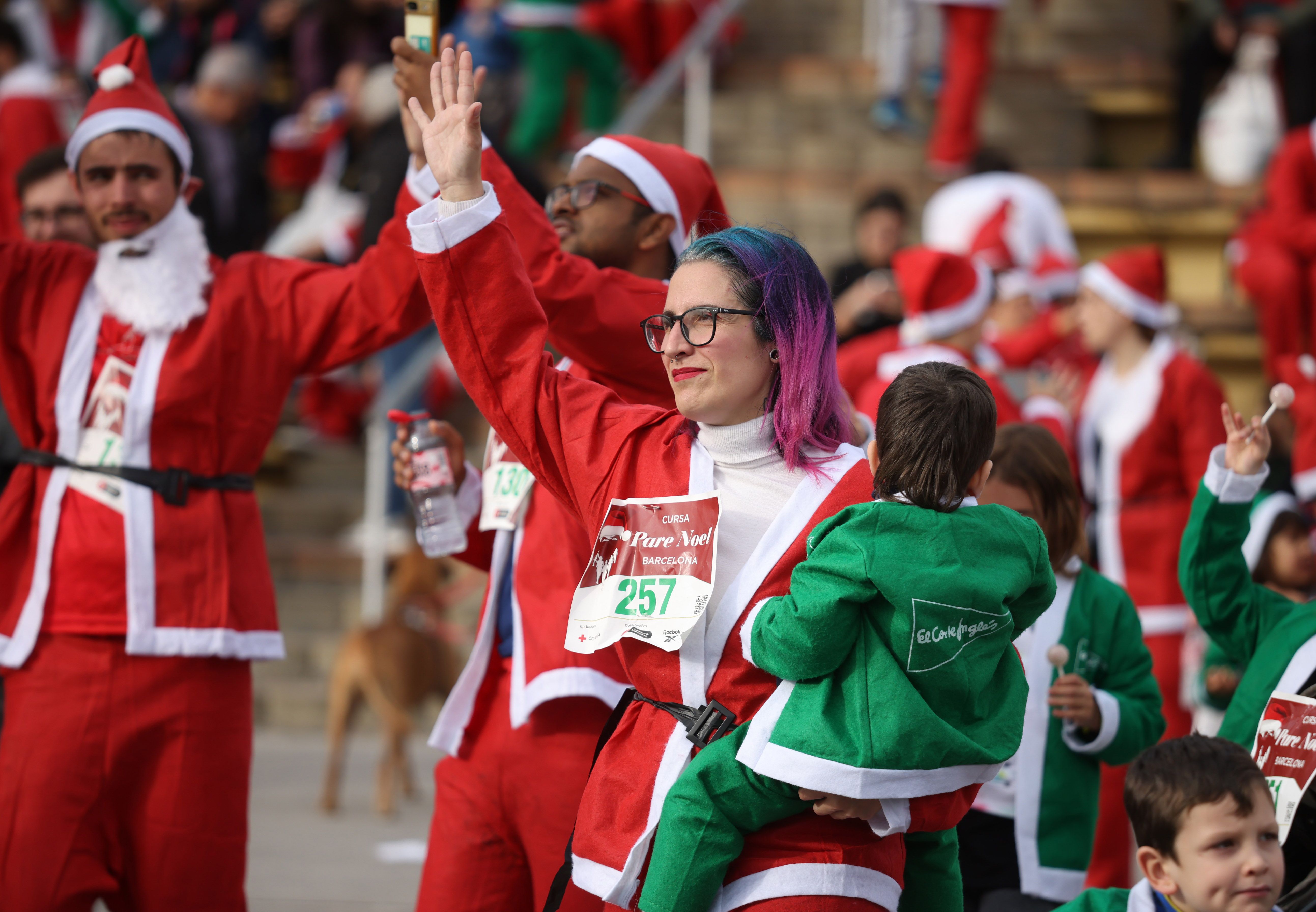 Las mejores fotos de la Carrera de Papá Noel de Barcelona 2024. 798