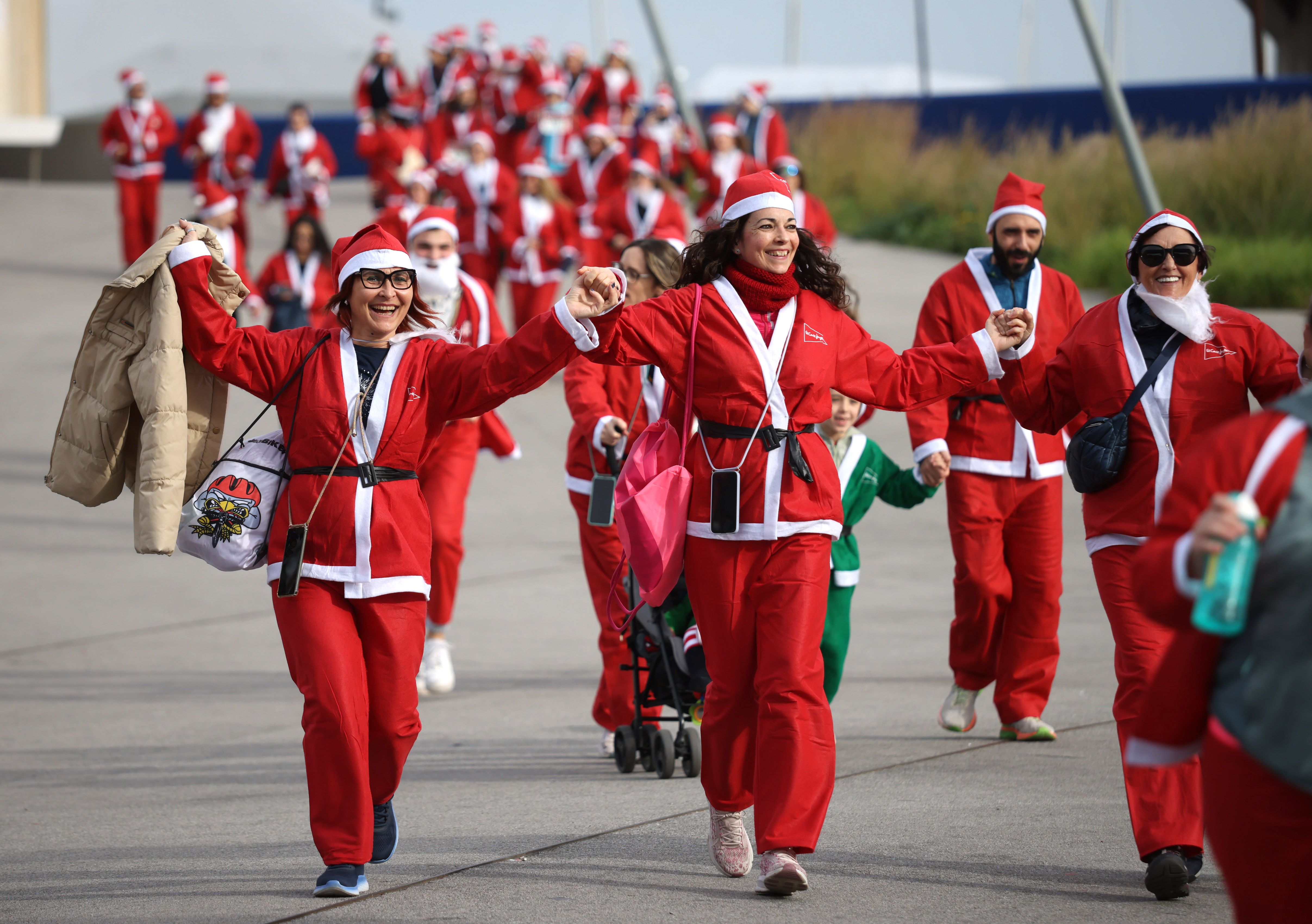 Las mejores fotos de la Carrera de Papá Noel de Barcelona 2024. 804