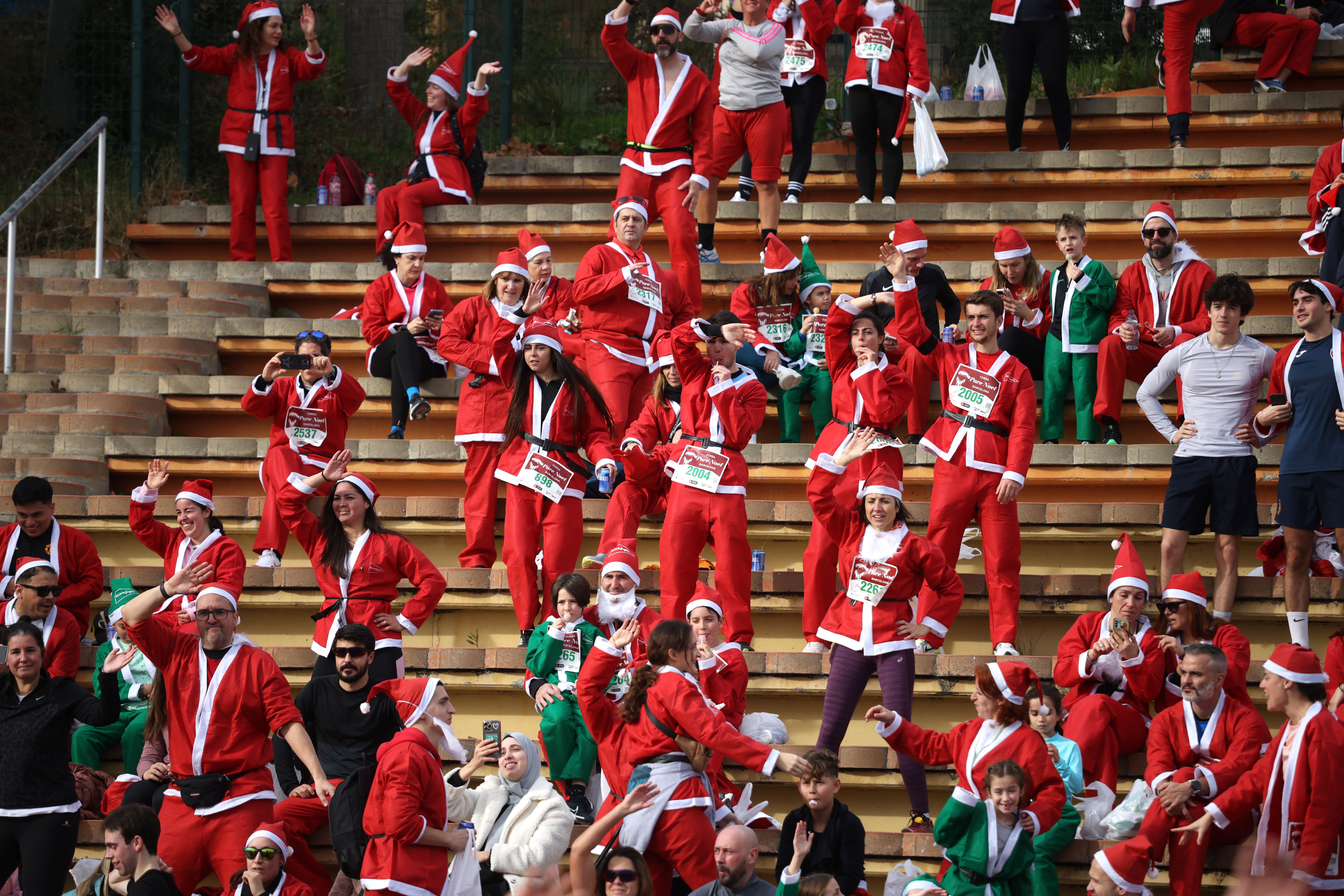 Las mejores fotos de la Carrera de Papá Noel de Barcelona 2024. 807