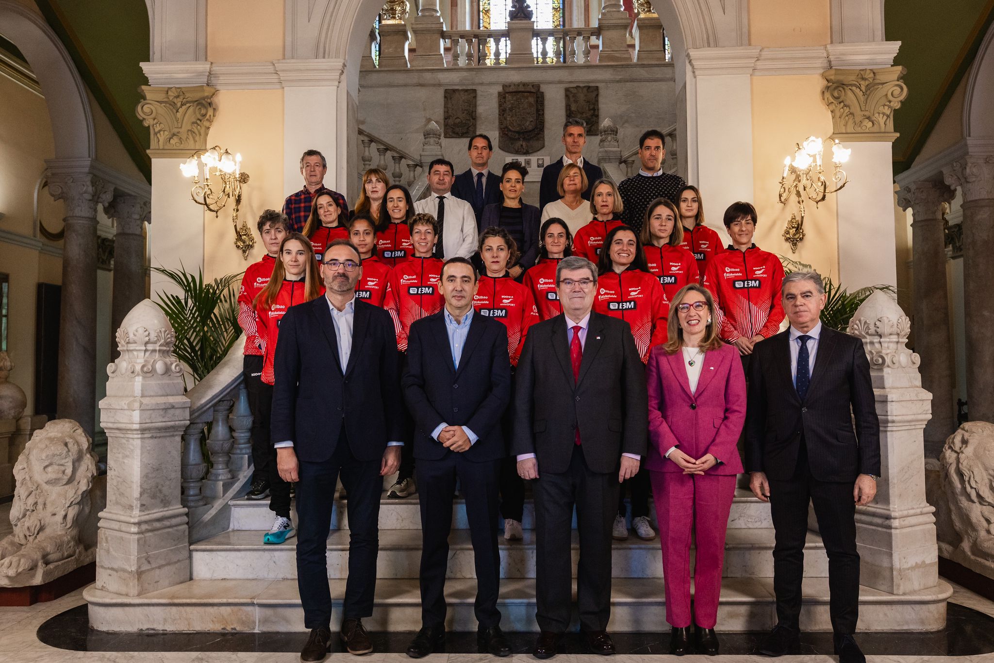 La plantilla del Bilbao Atletismo Santutxu para 2025 también fue presentada en el Ayuntamiento de Bilbao.