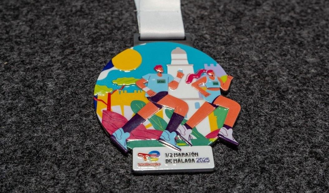 Presentada la medalla del TotalEnergies Media Maratón de Málaga