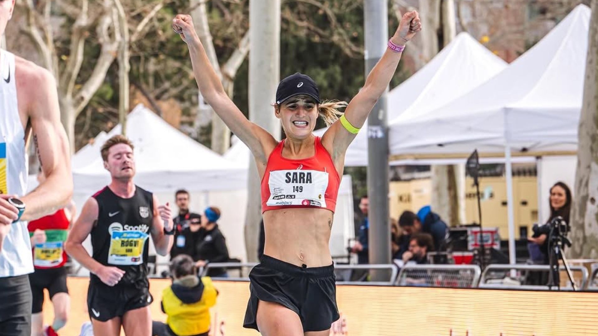Sara Alonso en la eDreams Mitja Marató de Barcelona. FOTORUNNERS.
