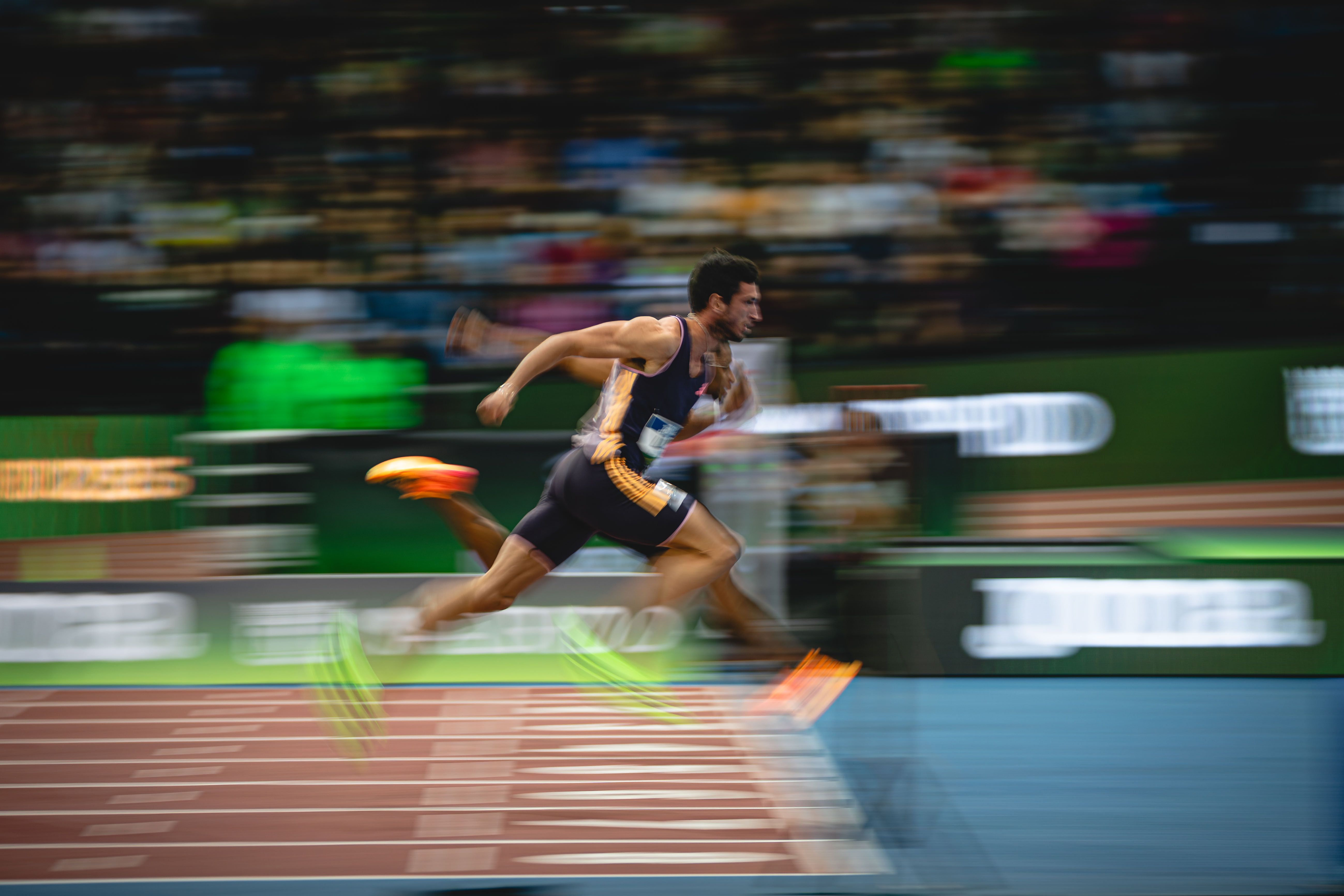 Quique Llopis en la semifinal del World Indoor Tour de Madrid 2025 donde igualó el récord de España de 60 metros vallas con 7.48. @samshutter 