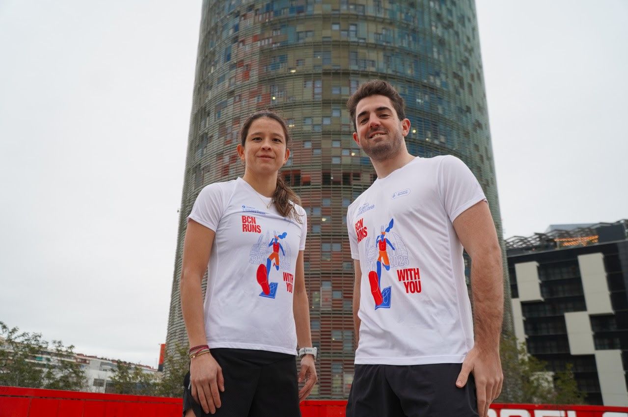Así es la camiseta del Maratón de Barcelona 2025.