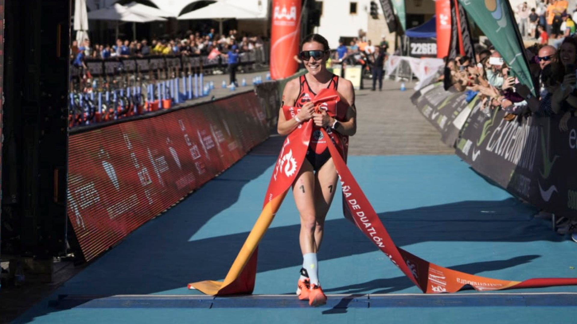 María Varo proclamándose campeona de España de duatlón en Cáceres. FETRI.