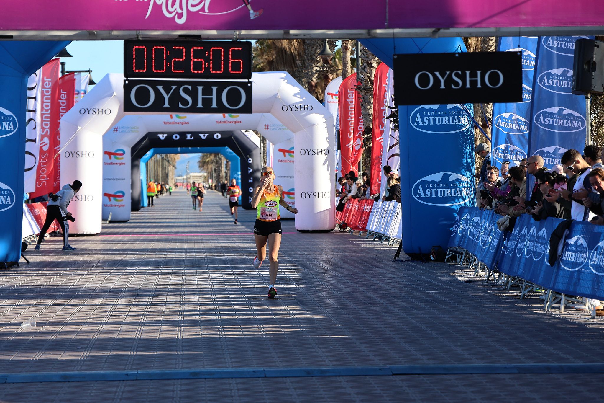 Las mejores fotos de la Carrera de la Mujer Central Lechera Asturiana de Valencia 2025. 253