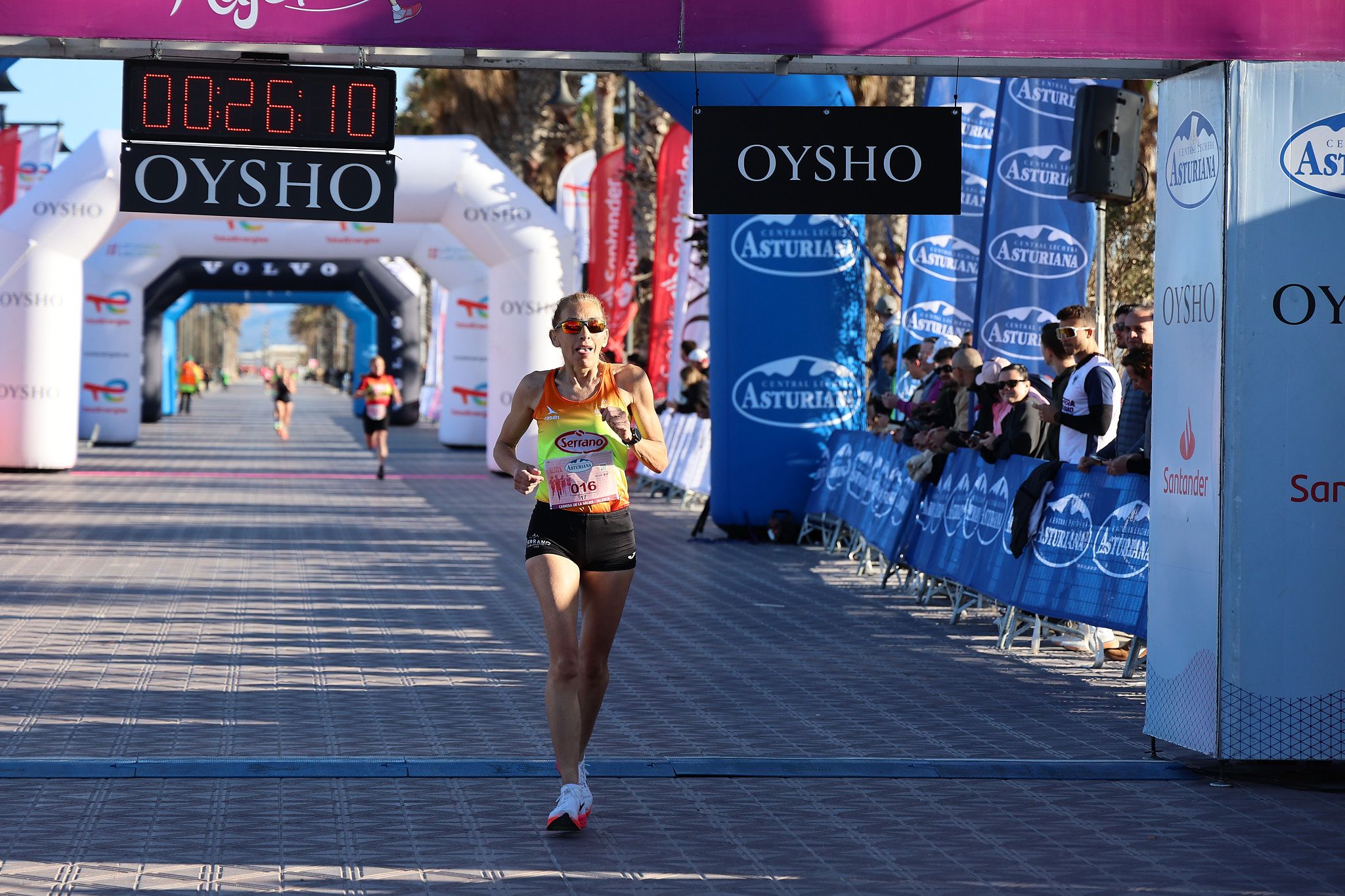 Las mejores fotos de la Carrera de la Mujer Central Lechera Asturiana de Valencia 2025. 257