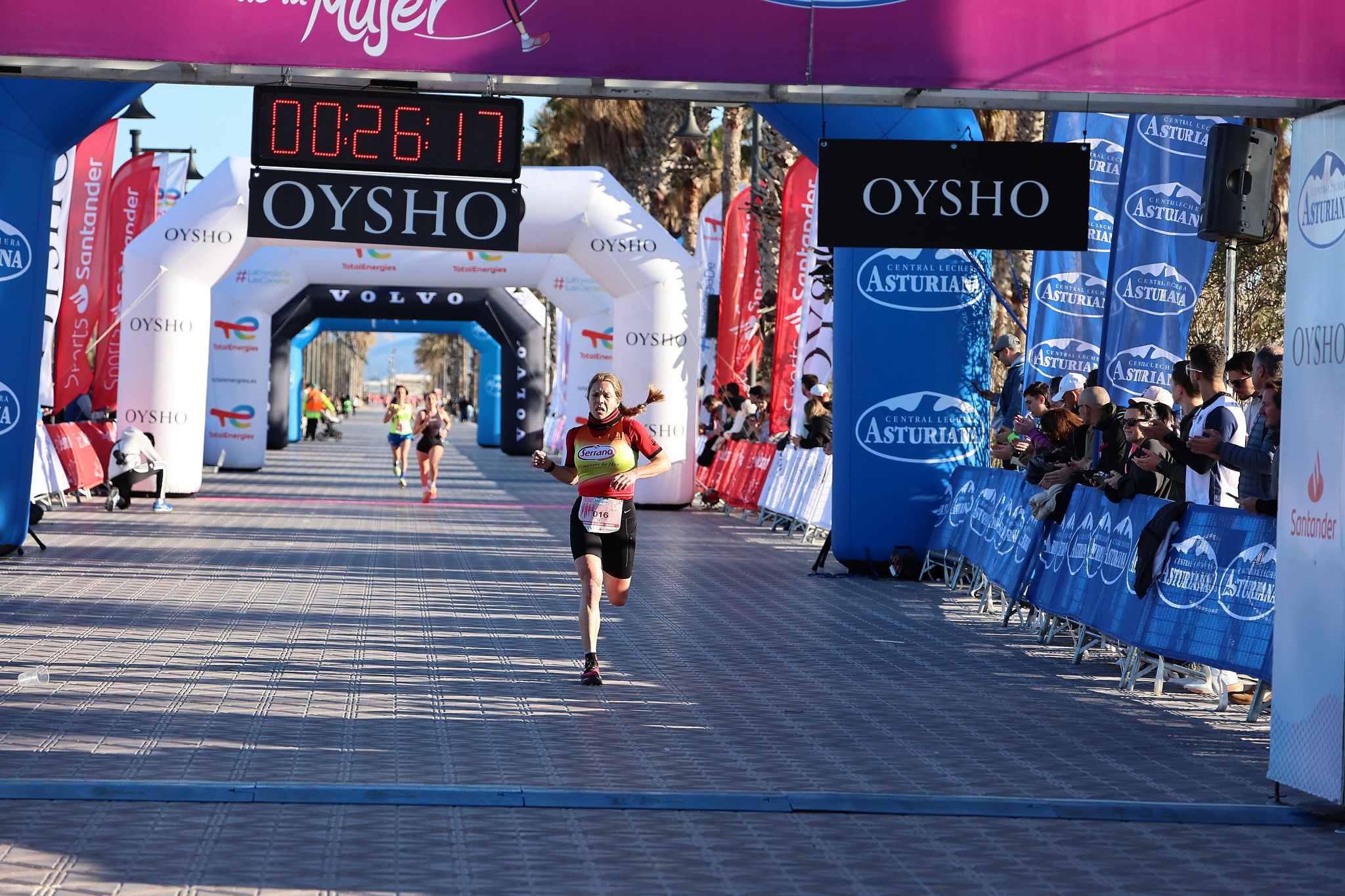 Las mejores fotos de la Carrera de la Mujer Central Lechera Asturiana de Valencia 2025. 258