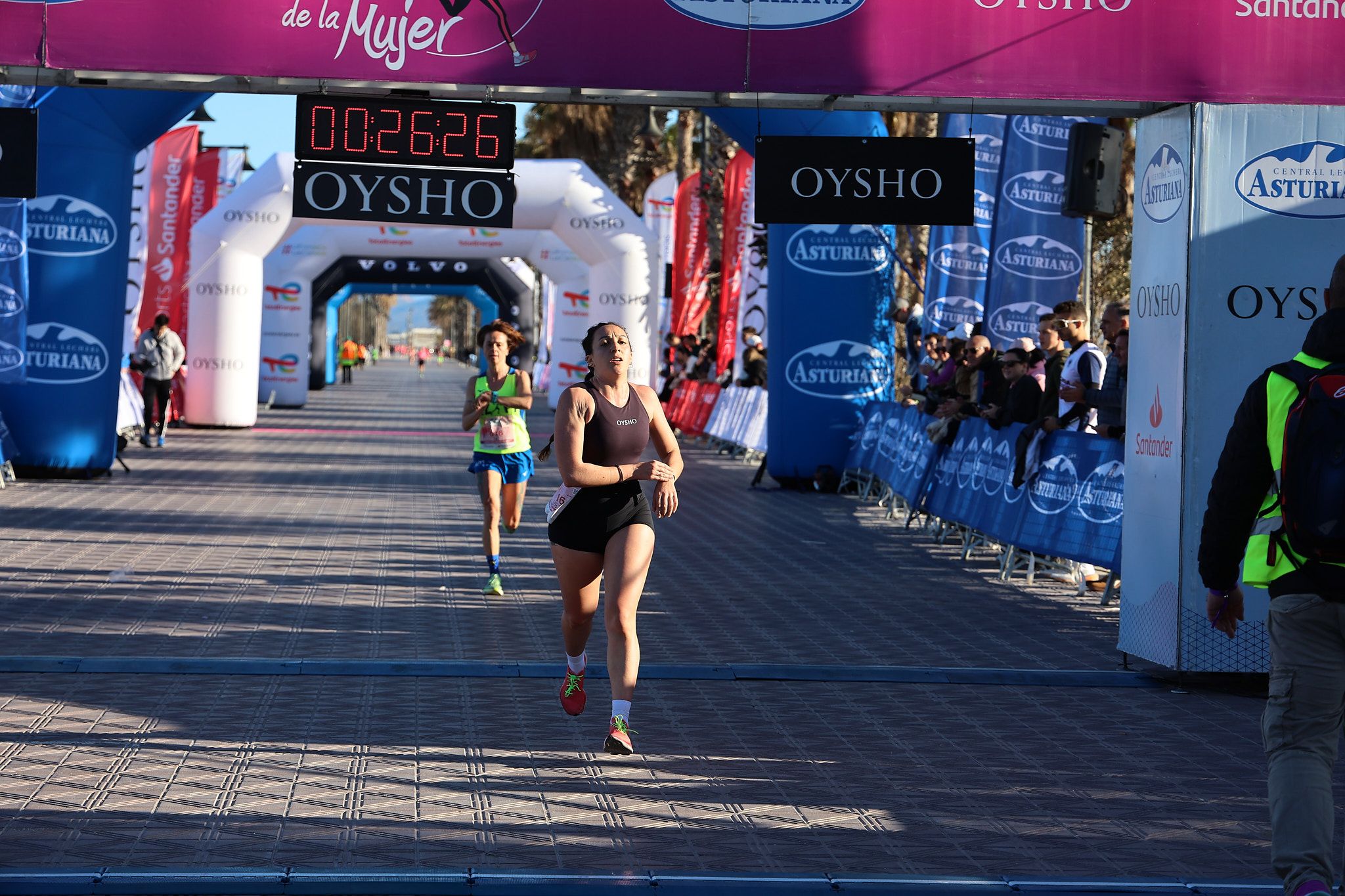 Las mejores fotos de la Carrera de la Mujer Central Lechera Asturiana de Valencia 2025. 263