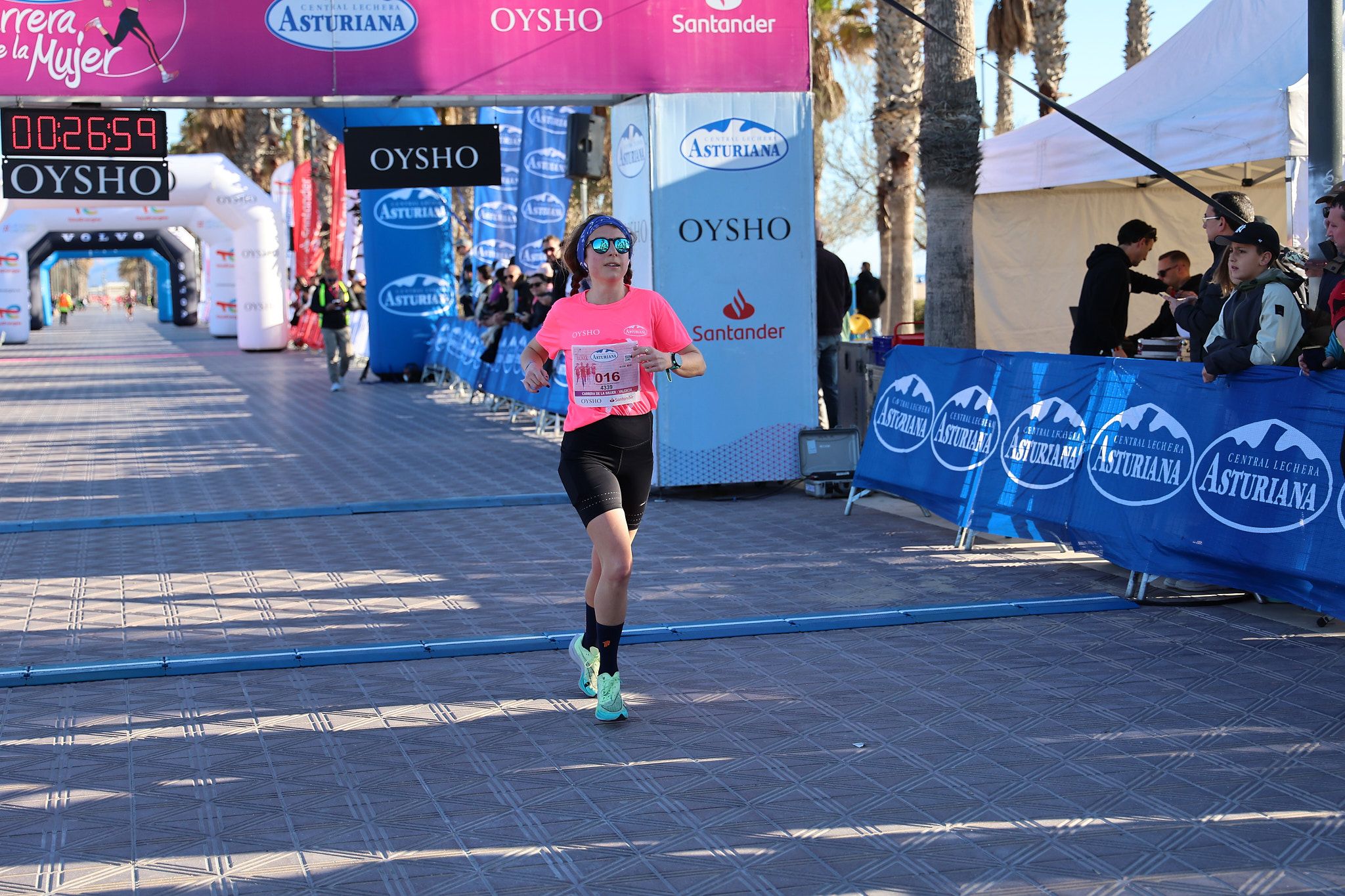 Las mejores fotos de la Carrera de la Mujer Central Lechera Asturiana de Valencia 2025. 267
