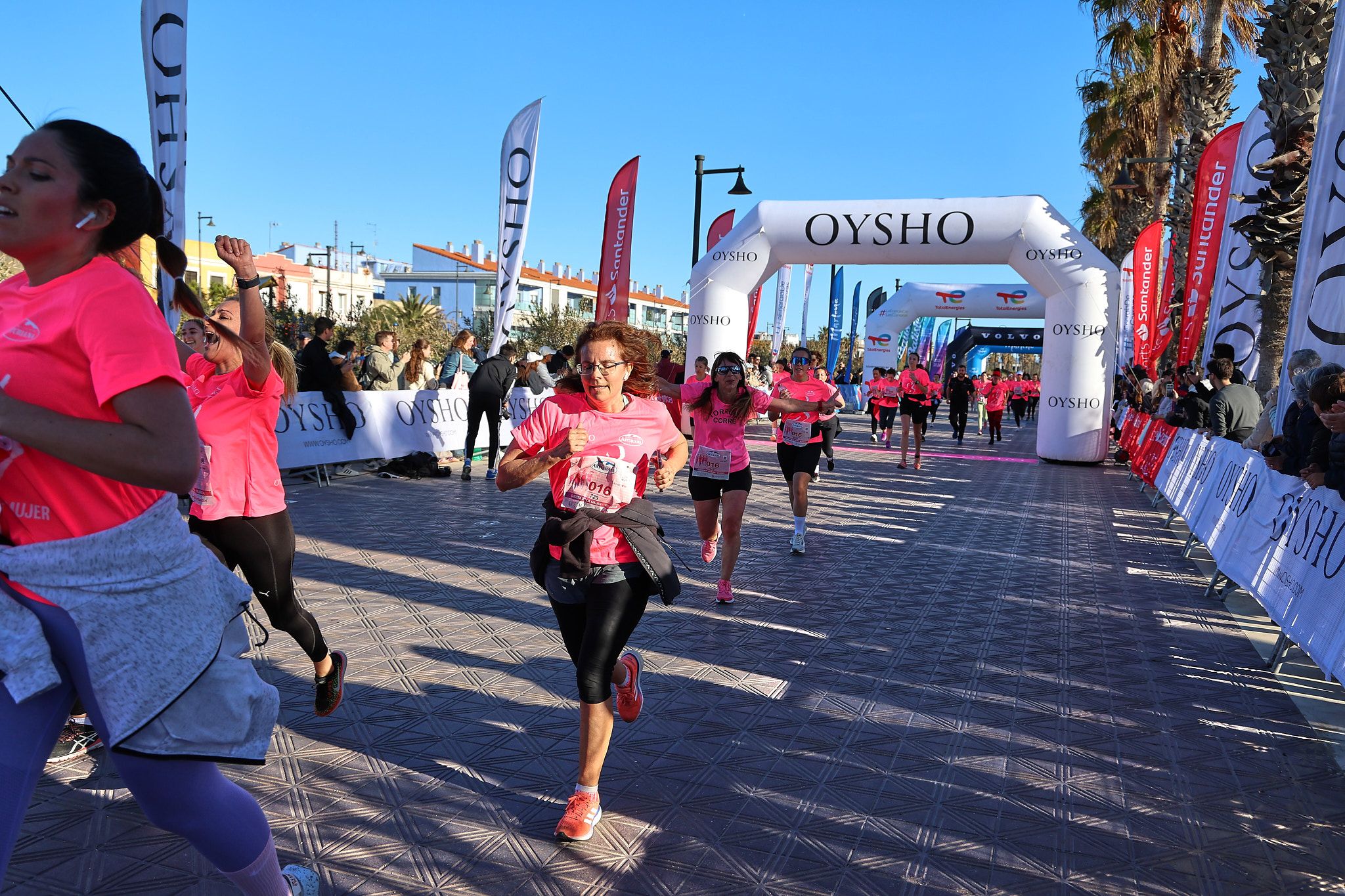 Las mejores fotos de la Carrera de la Mujer Central Lechera Asturiana de Valencia 2025. 758
