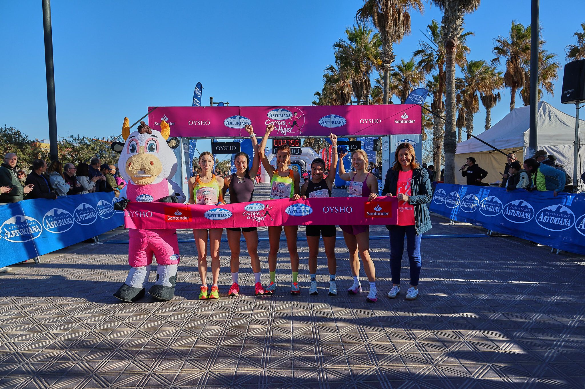 Las mejores fotos de la Carrera de la Mujer Central Lechera Asturiana de Valencia 2025. 285