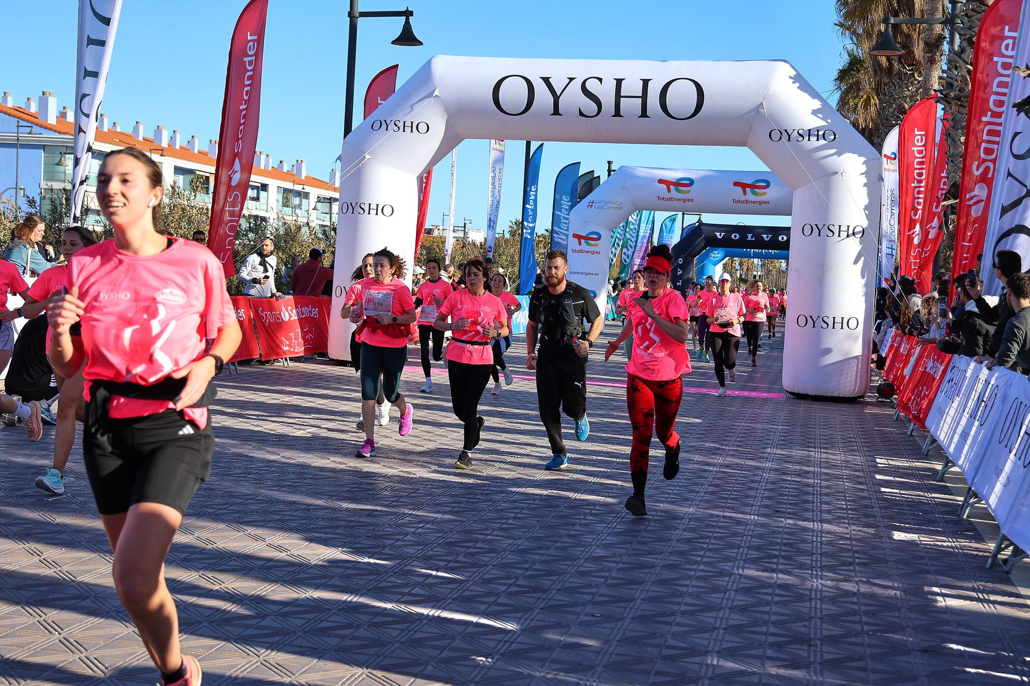 Las mejores fotos de la Carrera de la Mujer Central Lechera Asturiana de Valencia 2025. 764