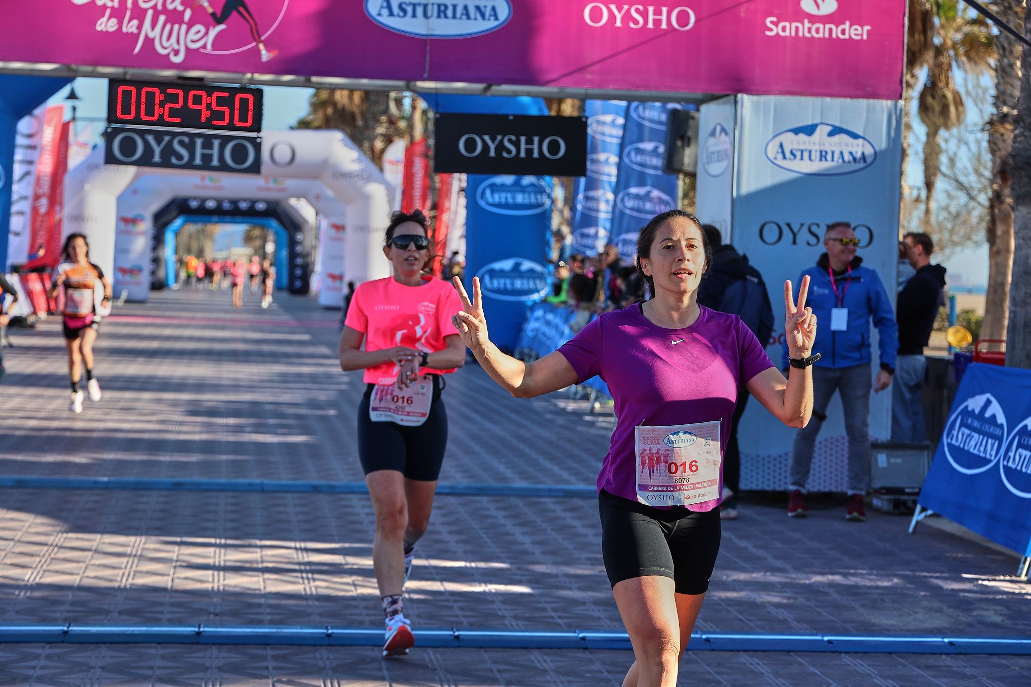 Las mejores fotos de la Carrera de la Mujer Central Lechera Asturiana de Valencia 2025. 292