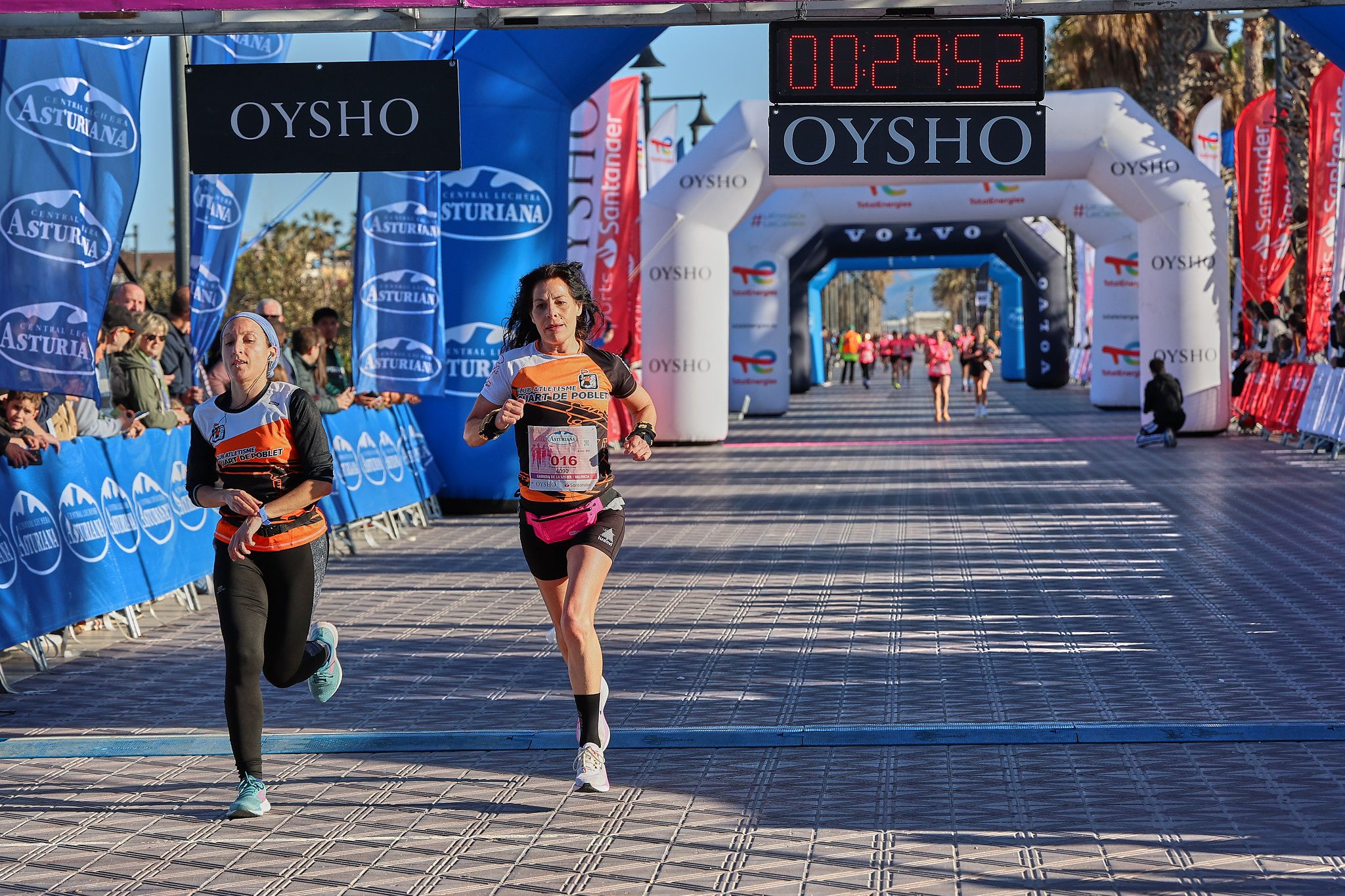 Las mejores fotos de la Carrera de la Mujer Central Lechera Asturiana de Valencia 2025. 294