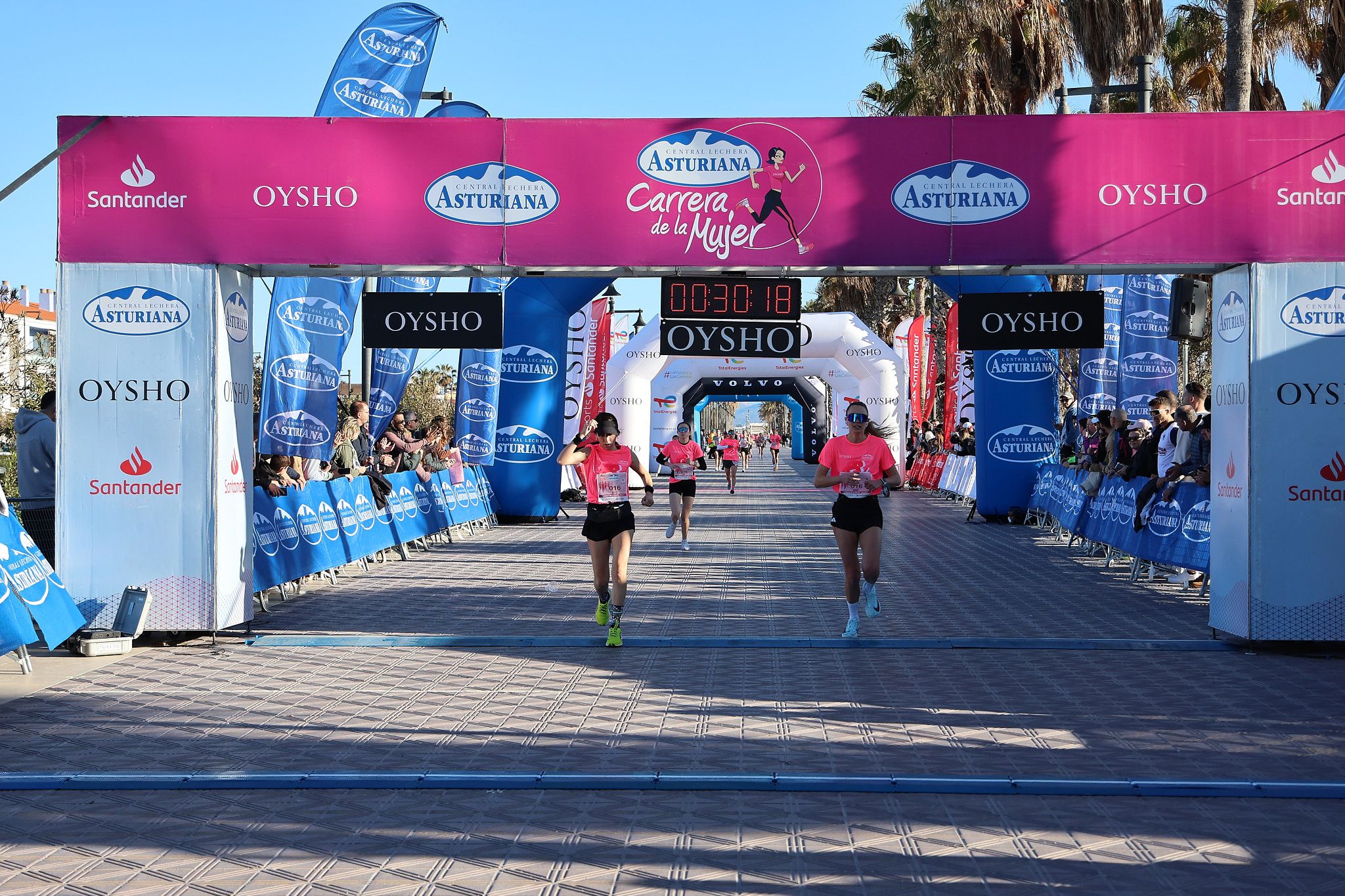Las mejores fotos de la Carrera de la Mujer Central Lechera Asturiana de Valencia 2025. 297