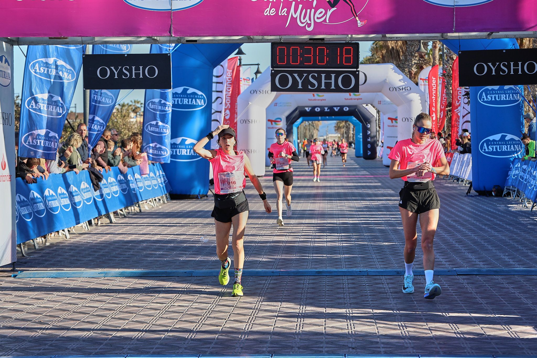 Las mejores fotos de la Carrera de la Mujer Central Lechera Asturiana de Valencia 2025. 298