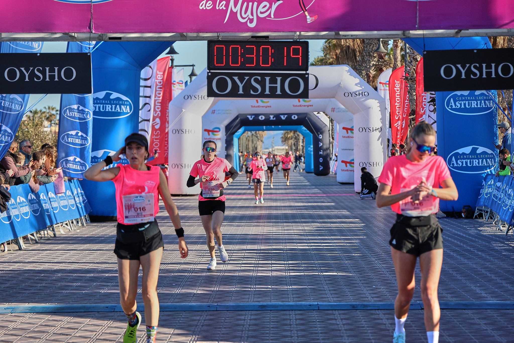 Las mejores fotos de la Carrera de la Mujer Central Lechera Asturiana de Valencia 2025. 299