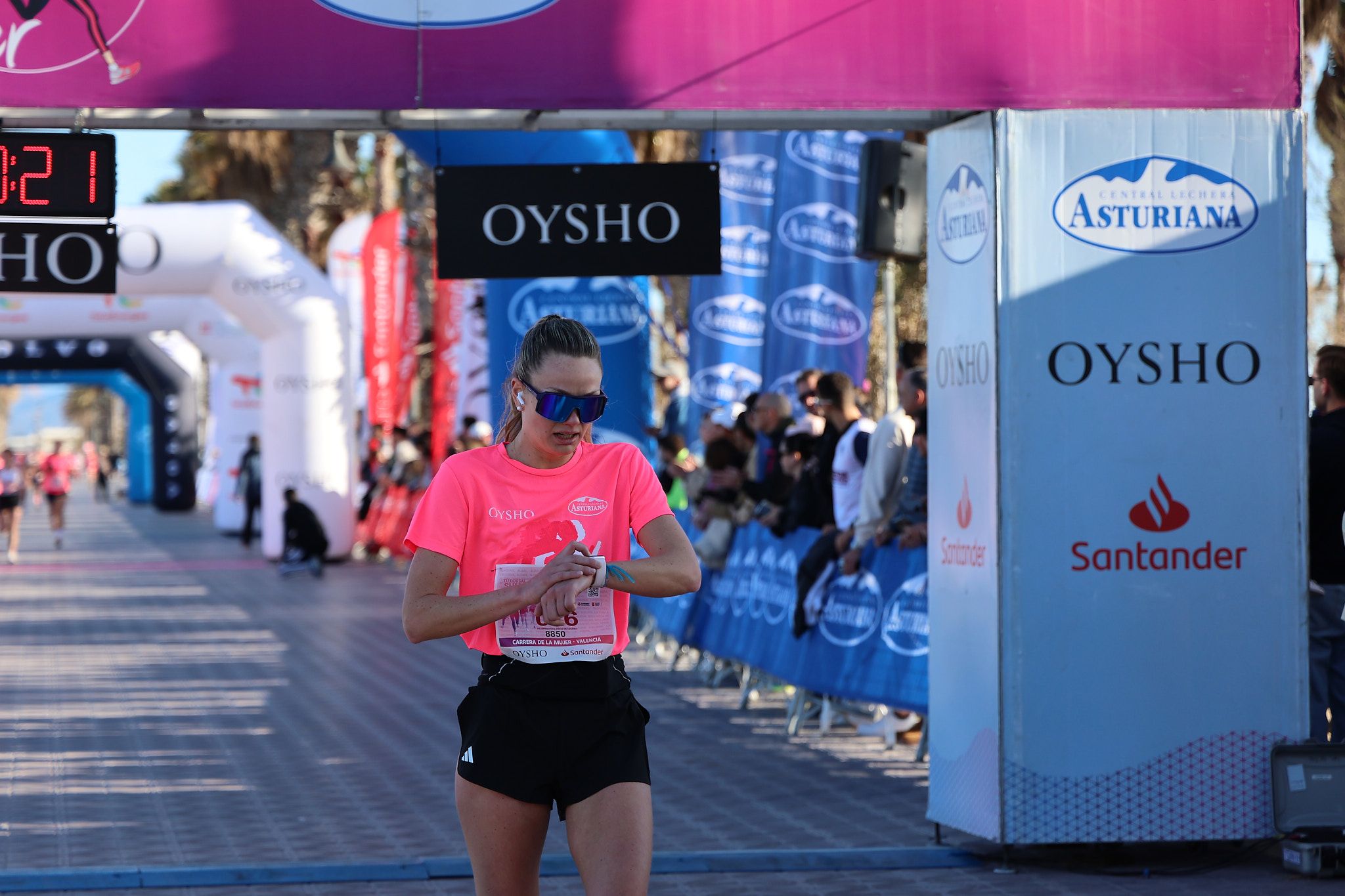 Las mejores fotos de la Carrera de la Mujer Central Lechera Asturiana de Valencia 2025. 300