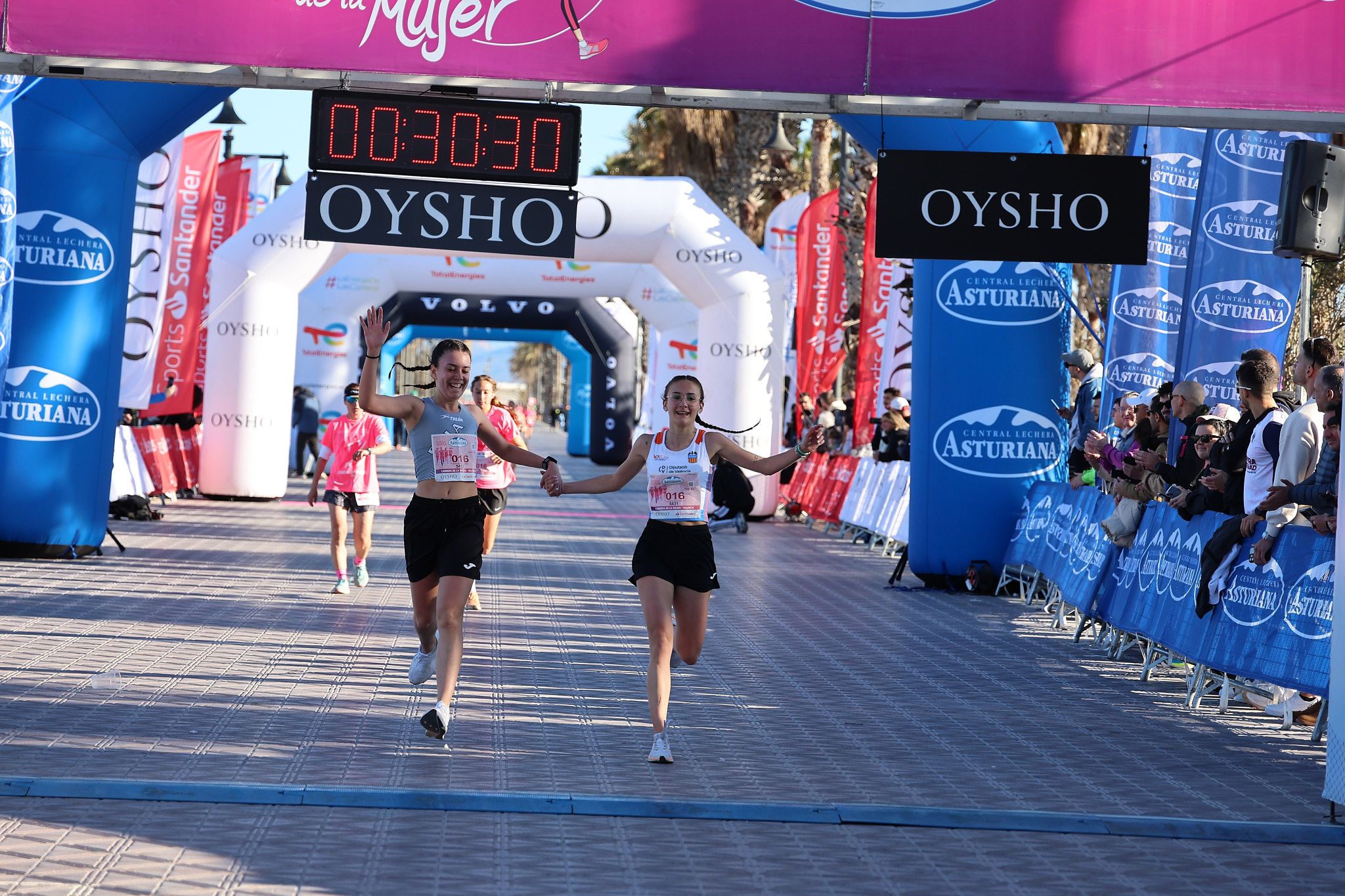 Las mejores fotos de la Carrera de la Mujer Central Lechera Asturiana de Valencia 2025. 305