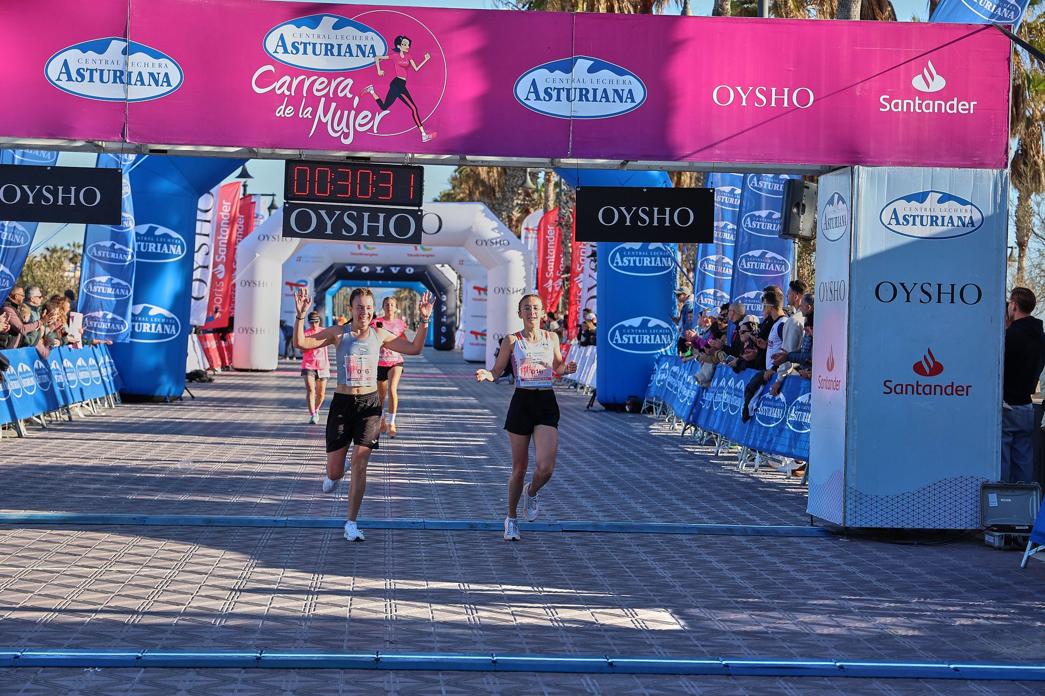 Las mejores fotos de la Carrera de la Mujer Central Lechera Asturiana de Valencia 2025. 306