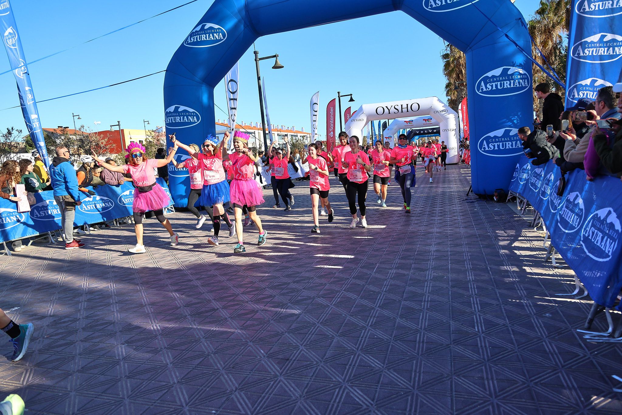 Las mejores fotos de la Carrera de la Mujer Central Lechera Asturiana de Valencia 2025. 782
