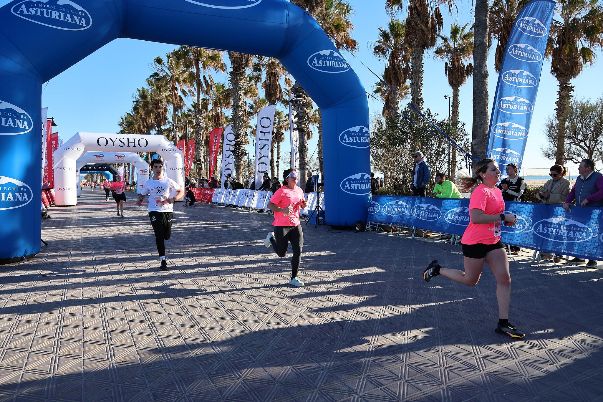 Las mejores fotos de la Carrera de la Mujer Central Lechera Asturiana de Valencia 2025. 310