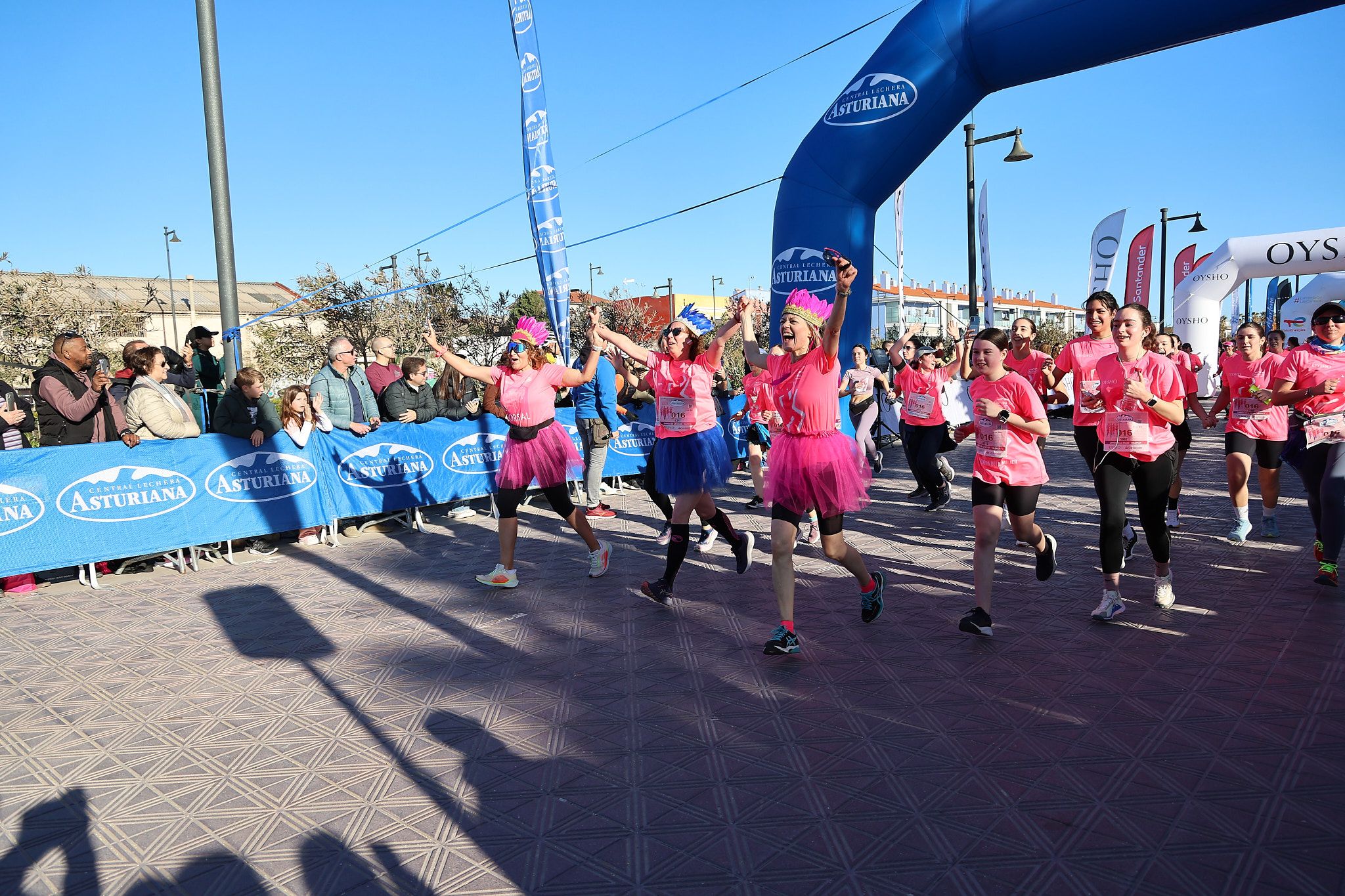 Las mejores fotos de la Carrera de la Mujer Central Lechera Asturiana de Valencia 2025. 784