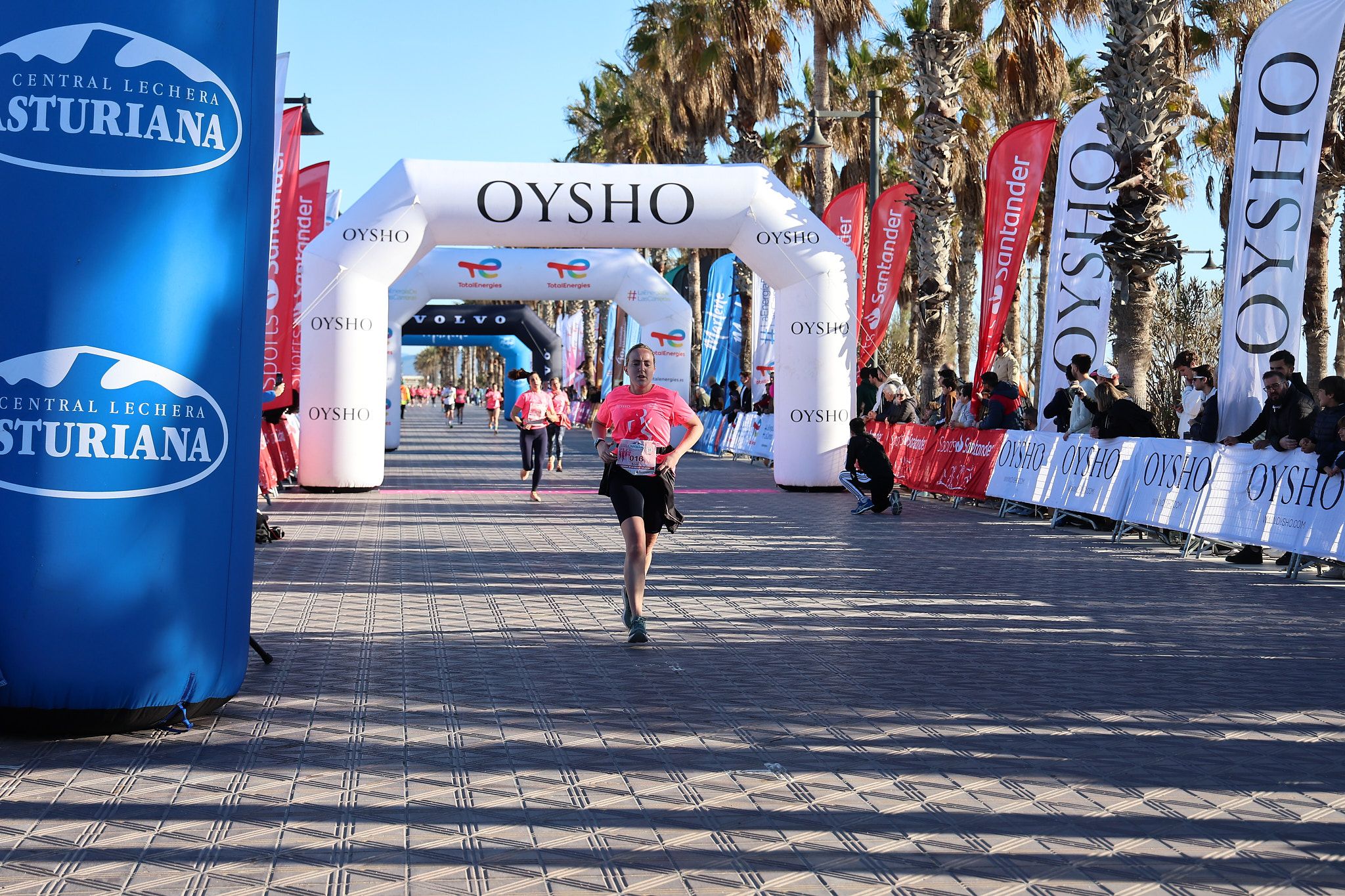 Las mejores fotos de la Carrera de la Mujer Central Lechera Asturiana de Valencia 2025. 312
