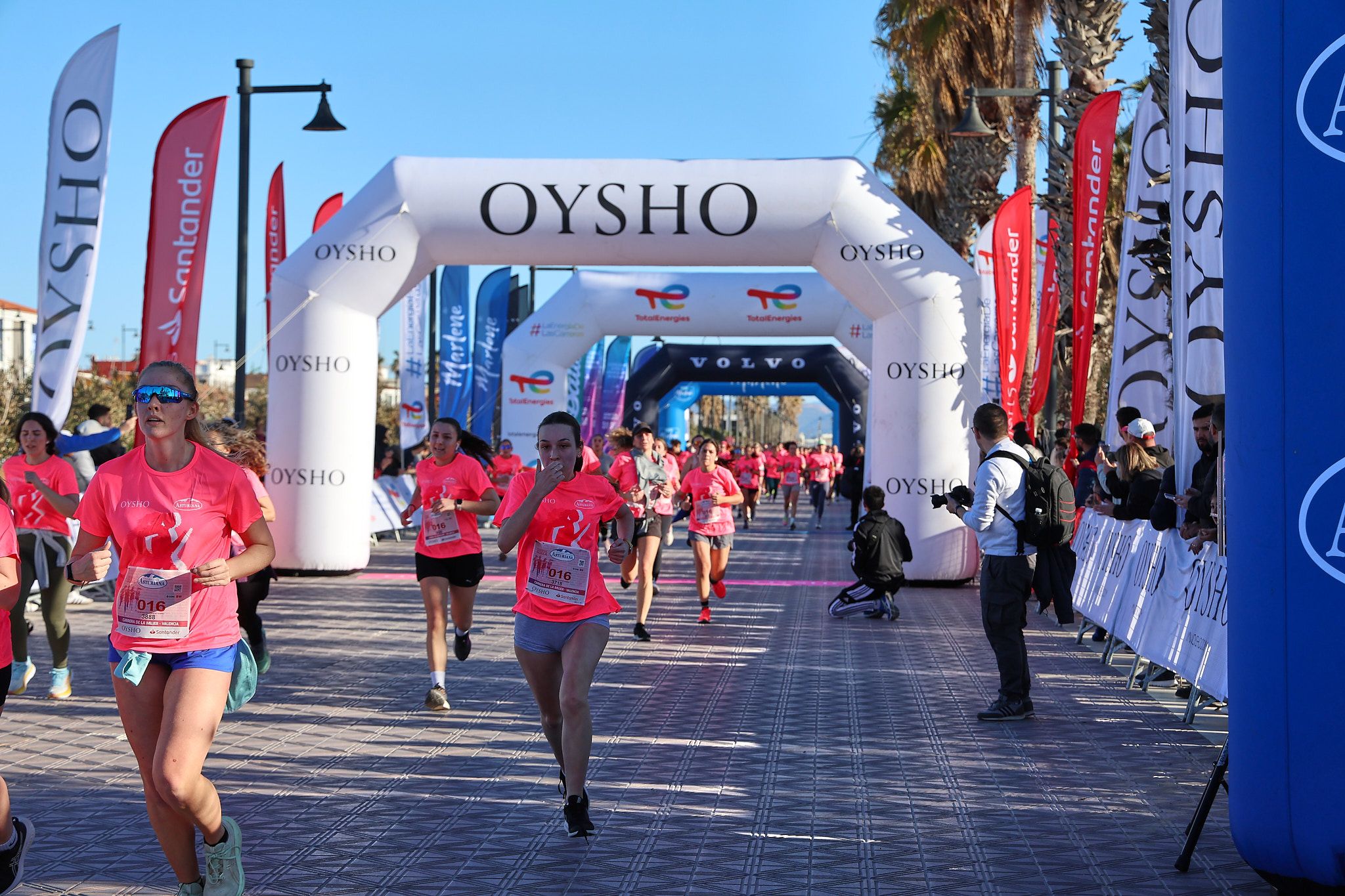 Las mejores fotos de la Carrera de la Mujer Central Lechera Asturiana de Valencia 2025. 542