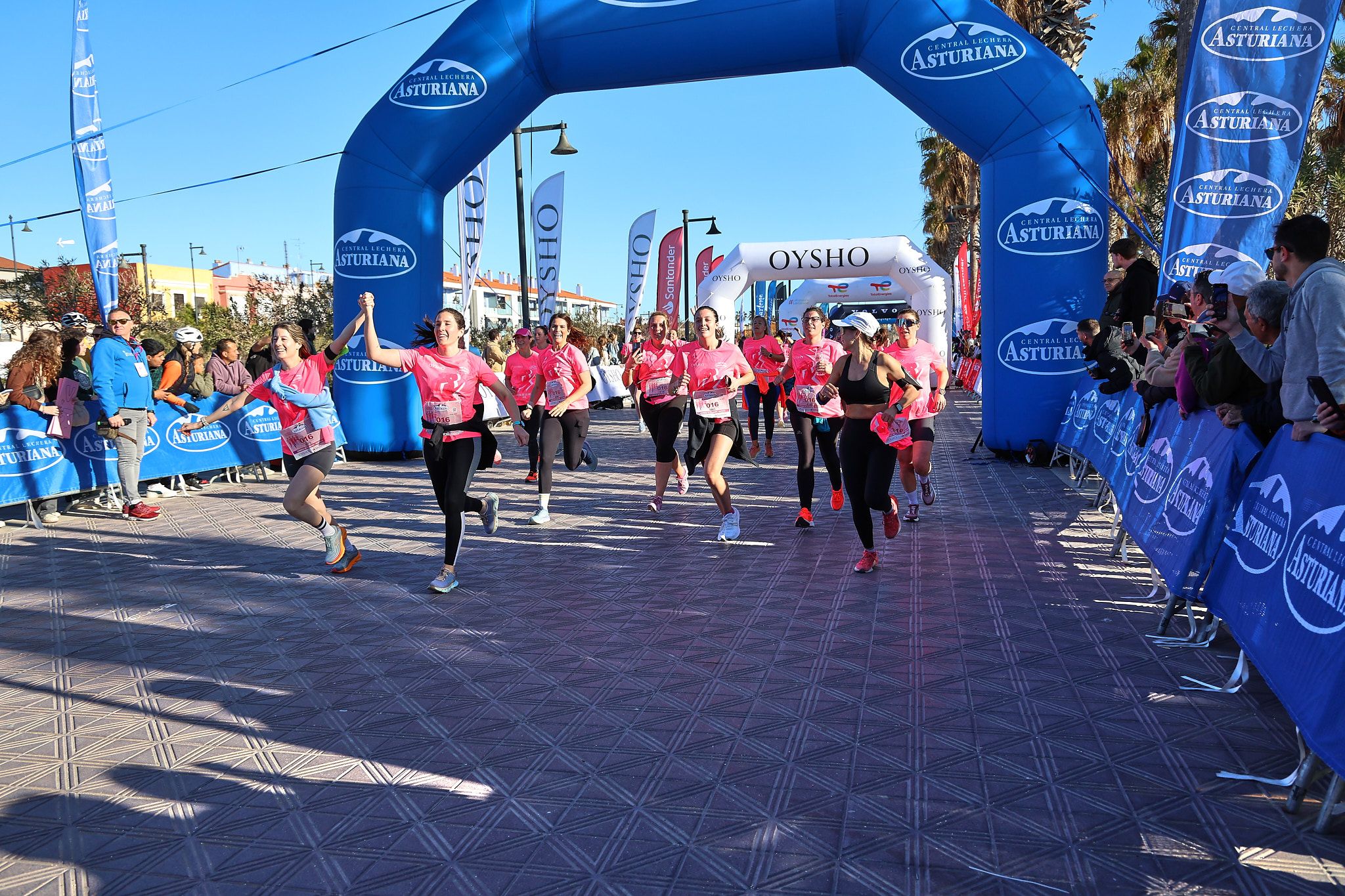 Las mejores fotos de la Carrera de la Mujer Central Lechera Asturiana de Valencia 2025. 791