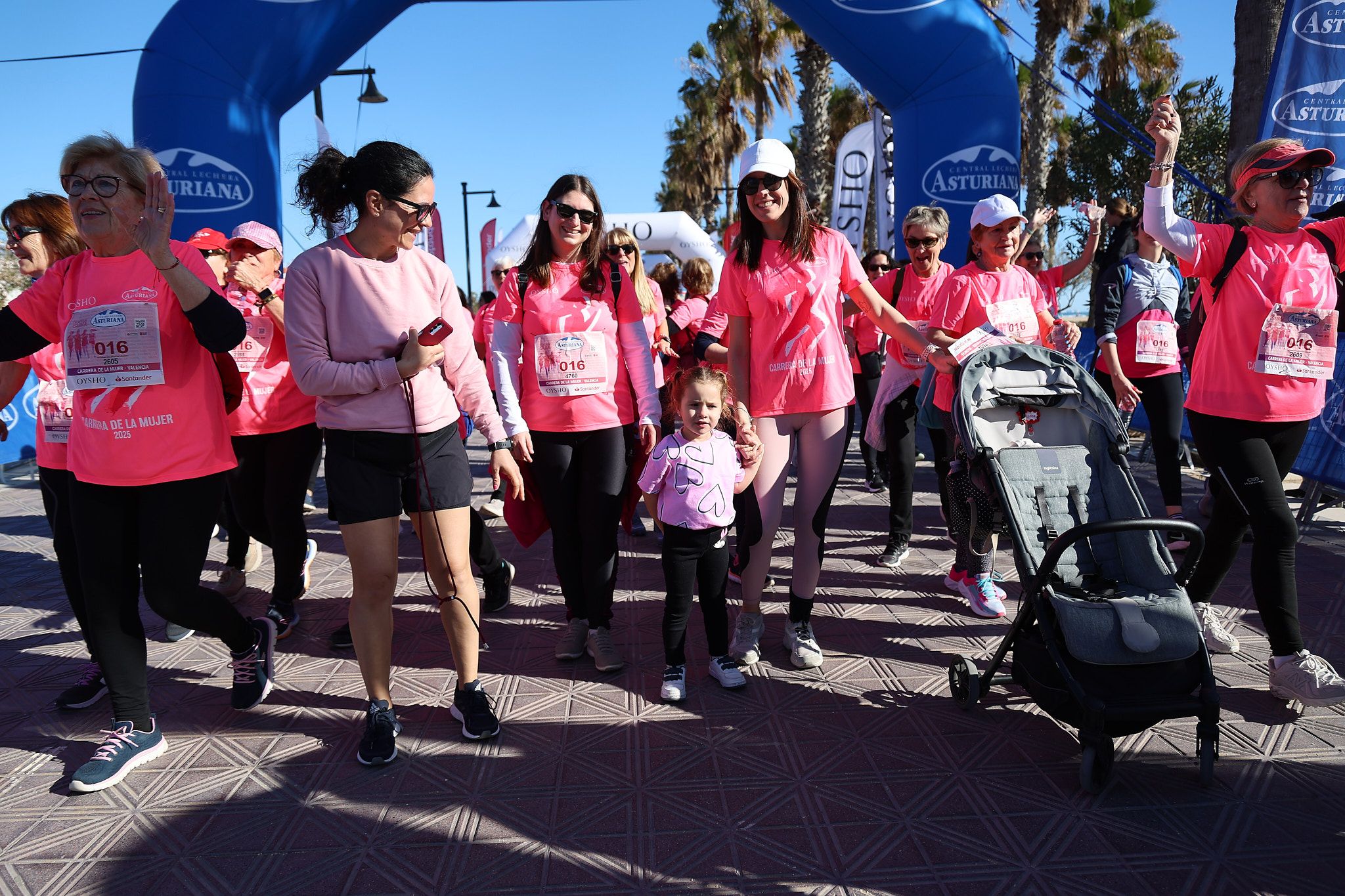 Las mejores fotos de la Carrera de la Mujer Central Lechera Asturiana de Valencia 2025. 1279
