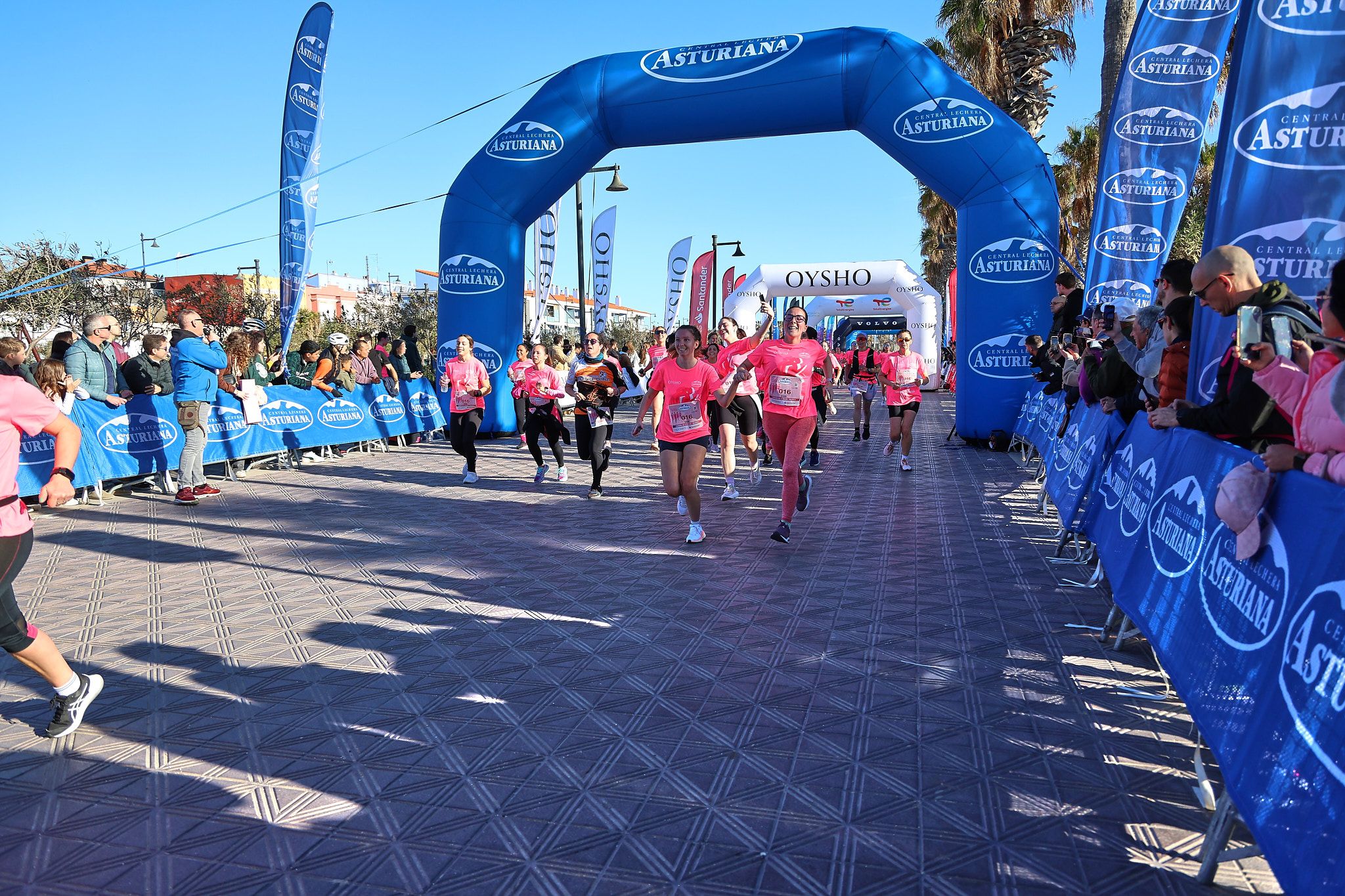 Las mejores fotos de la Carrera de la Mujer Central Lechera Asturiana de Valencia 2025. 802