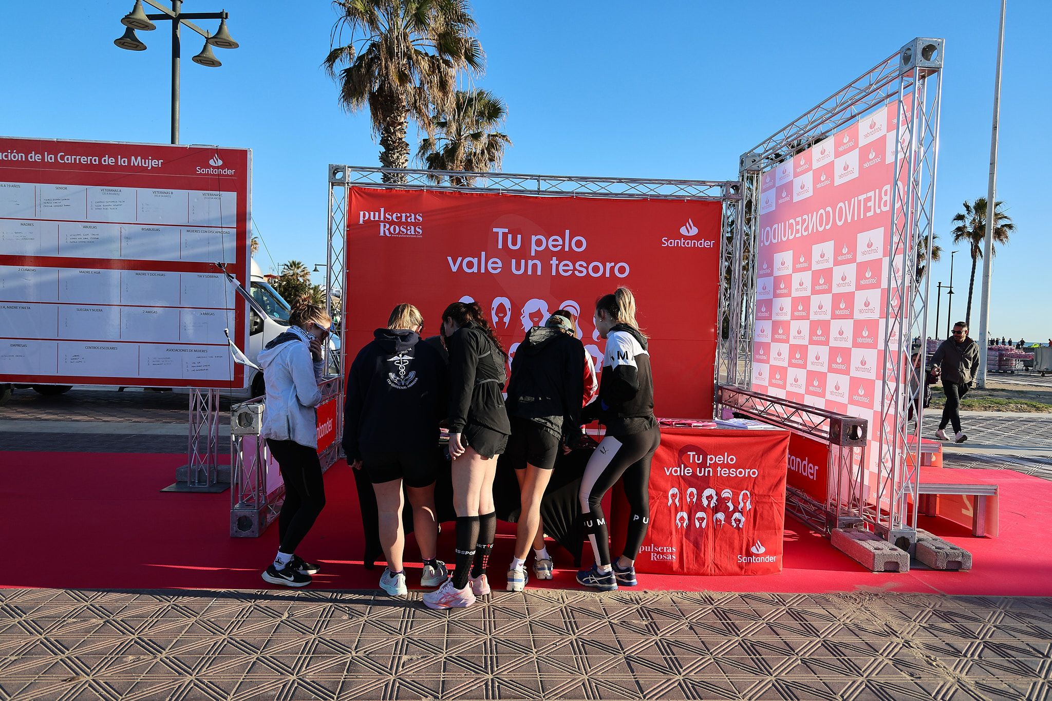 Las mejores fotos de la Carrera de la Mujer Central Lechera Asturiana de Valencia 2025. 72