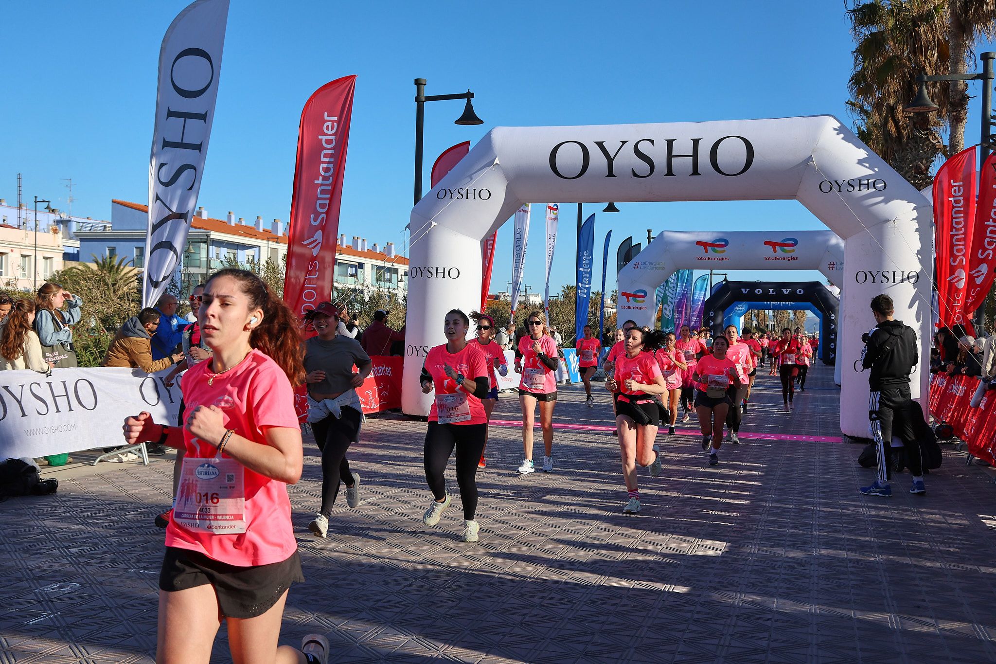 Las mejores fotos de la Carrera de la Mujer Central Lechera Asturiana de Valencia 2025. 556