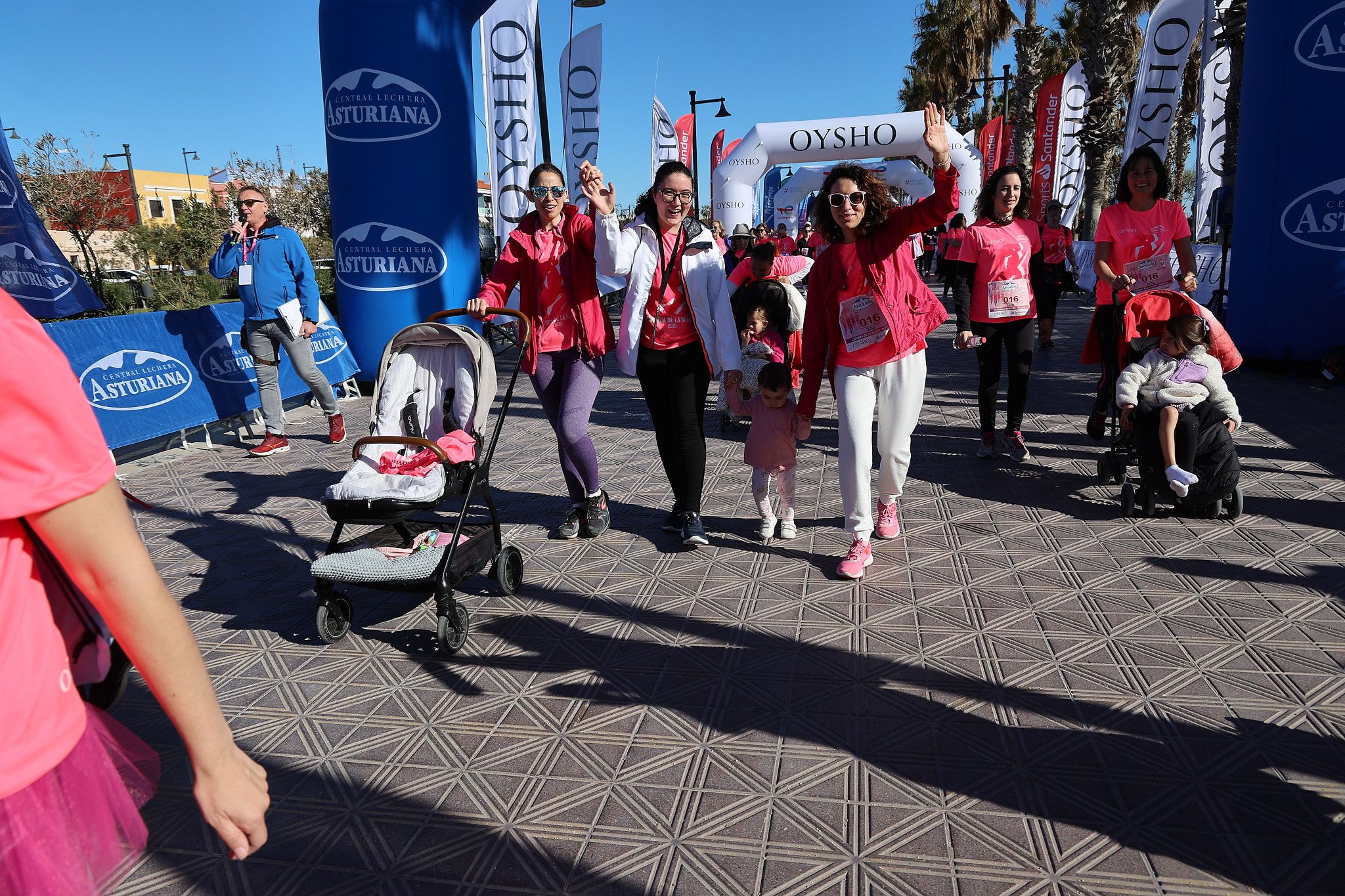 Las mejores fotos de la Carrera de la Mujer Central Lechera Asturiana de Valencia 2025. 1292