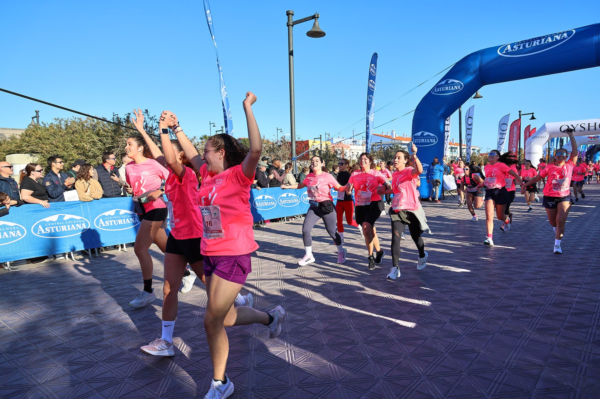 Las mejores fotos de la Carrera de la Mujer Central Lechera Asturiana de Valencia 2025. 808