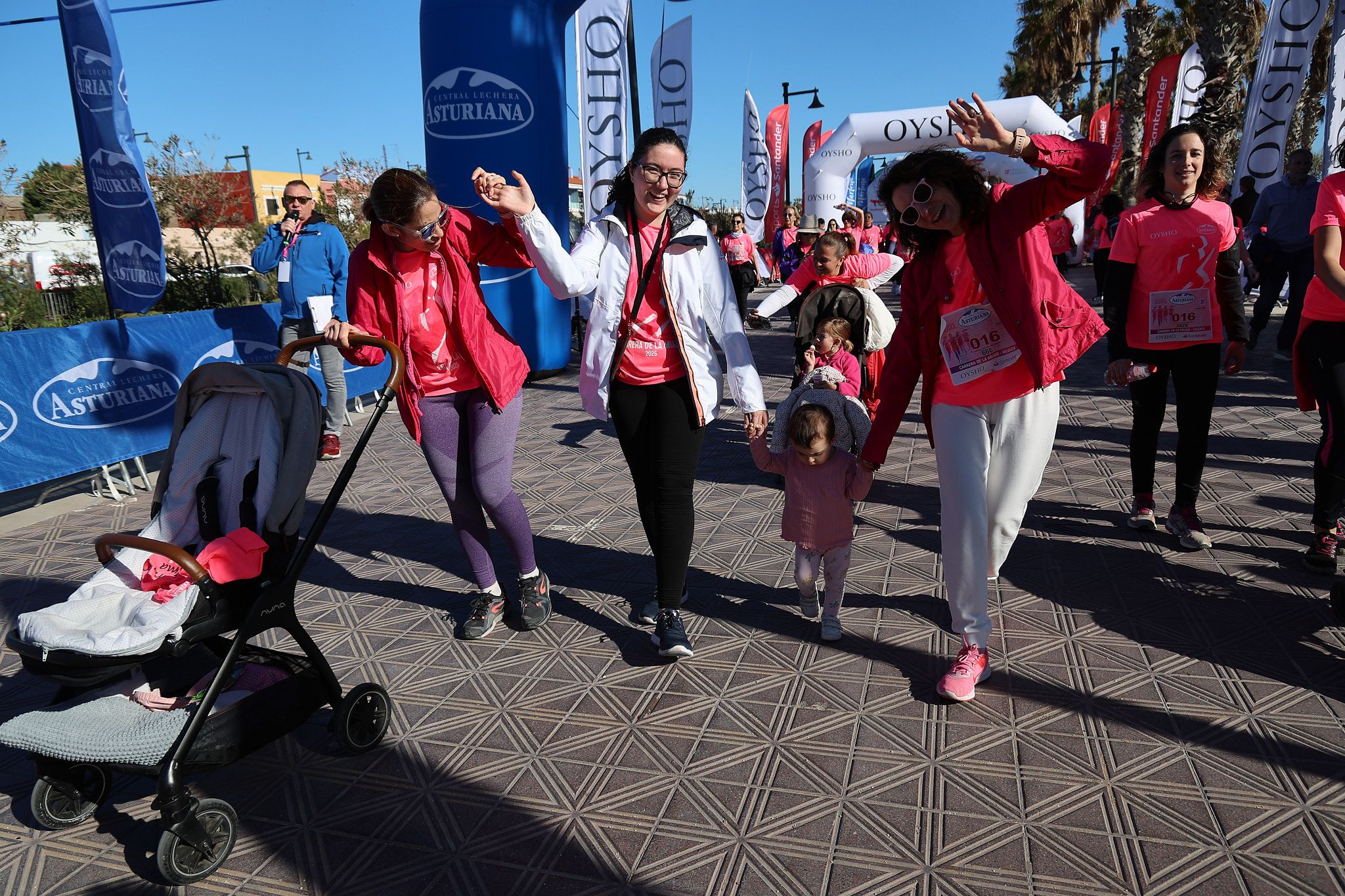 Las mejores fotos de la Carrera de la Mujer Central Lechera Asturiana de Valencia 2025. 1293