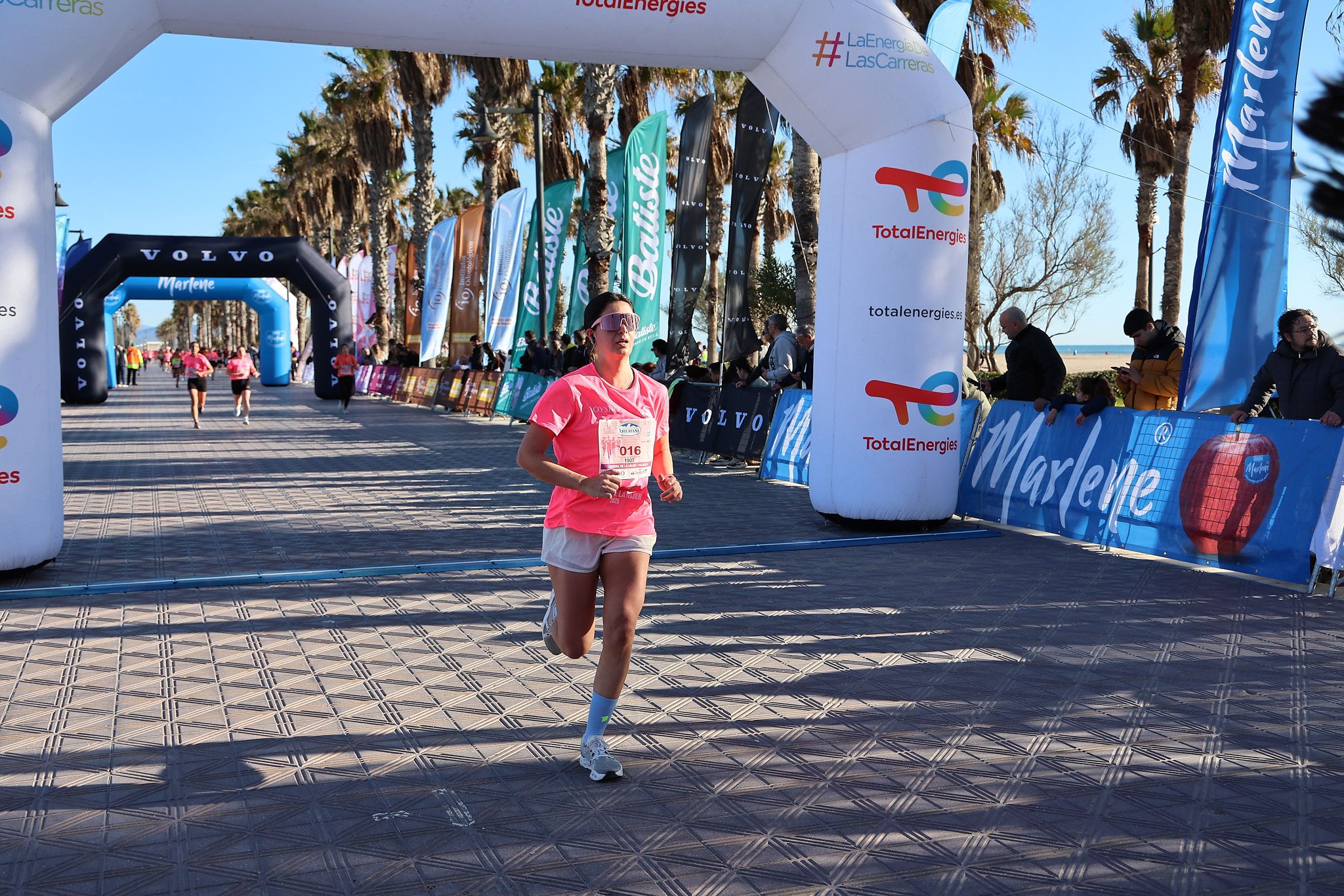 Las mejores fotos de la Carrera de la Mujer Central Lechera Asturiana de Valencia 2025. 334