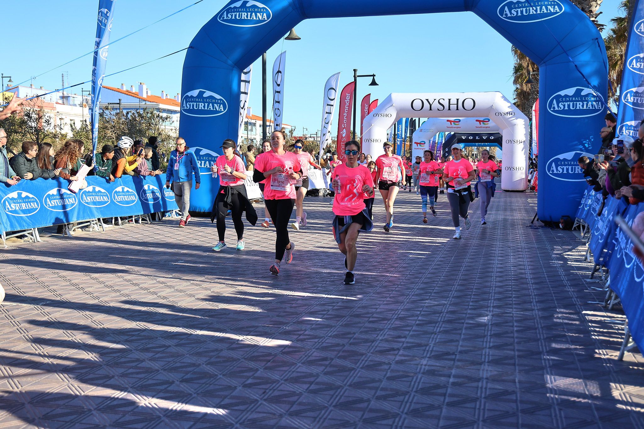 Las mejores fotos de la Carrera de la Mujer Central Lechera Asturiana de Valencia 2025. 811