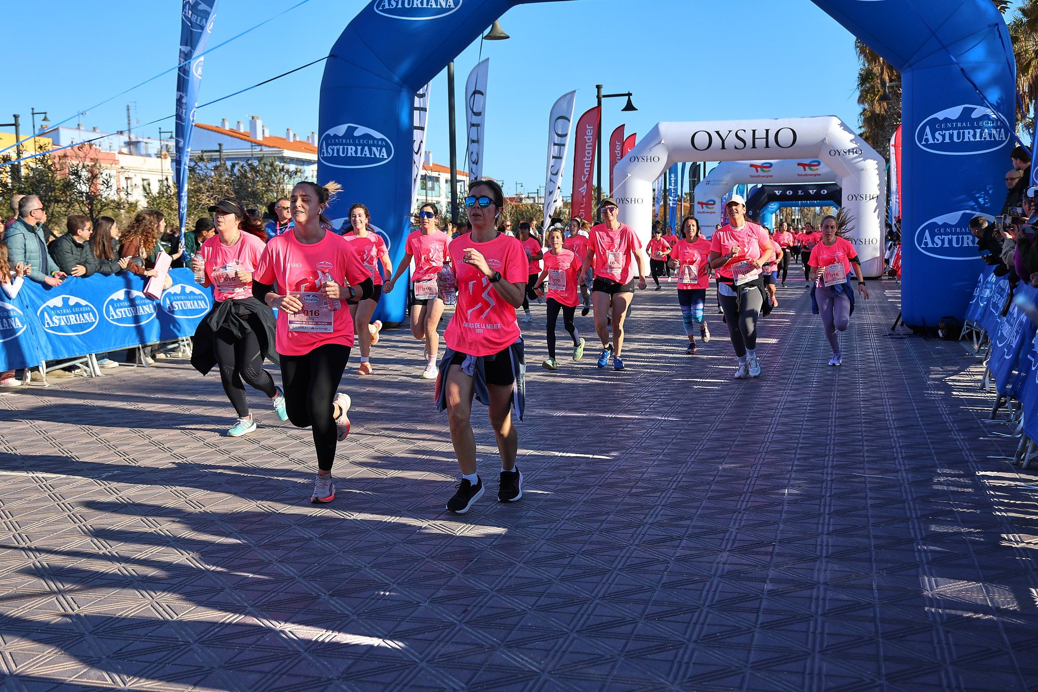 Las mejores fotos de la Carrera de la Mujer Central Lechera Asturiana de Valencia 2025. 812