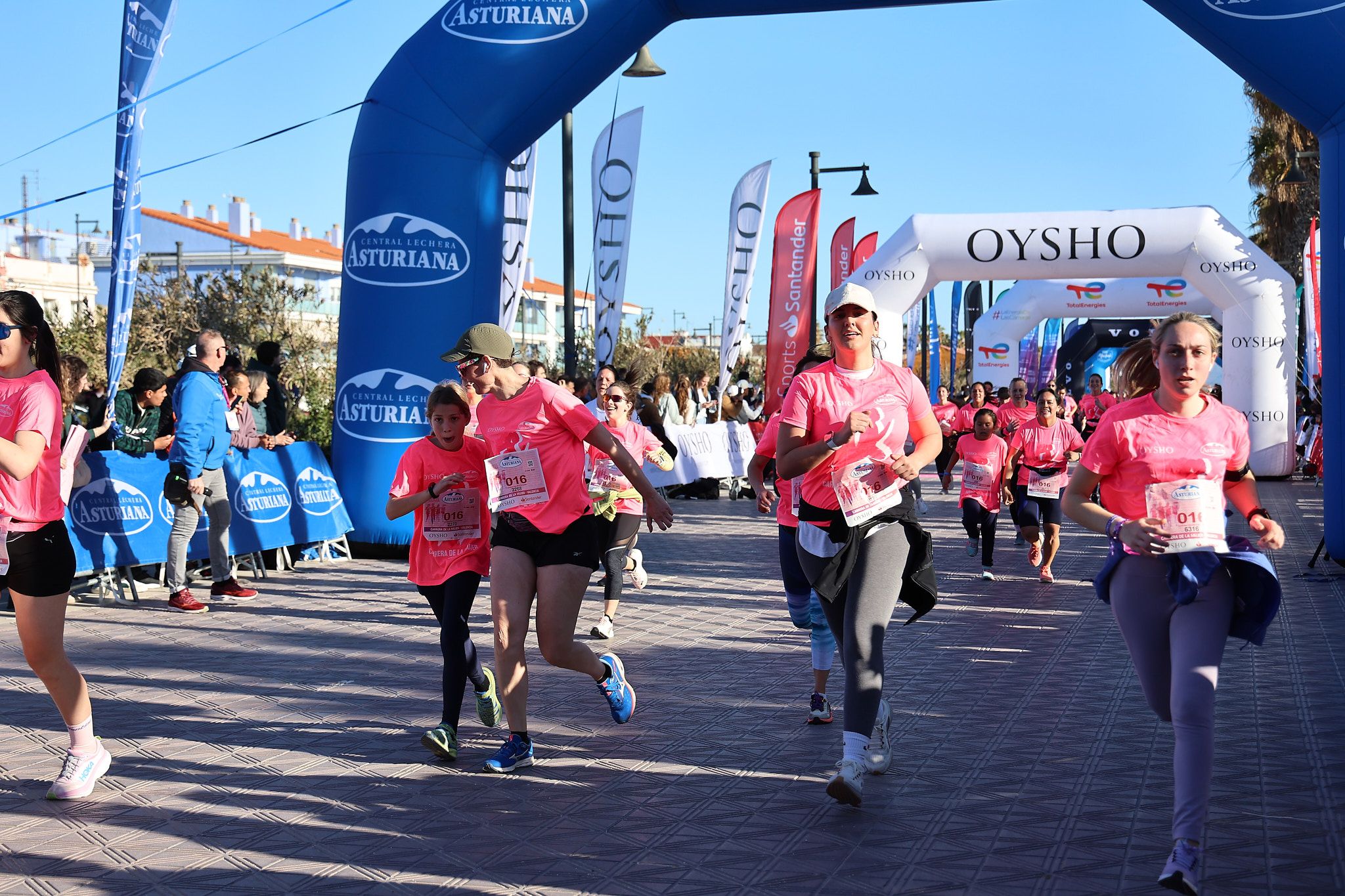 Las mejores fotos de la Carrera de la Mujer Central Lechera Asturiana de Valencia 2025. 814
